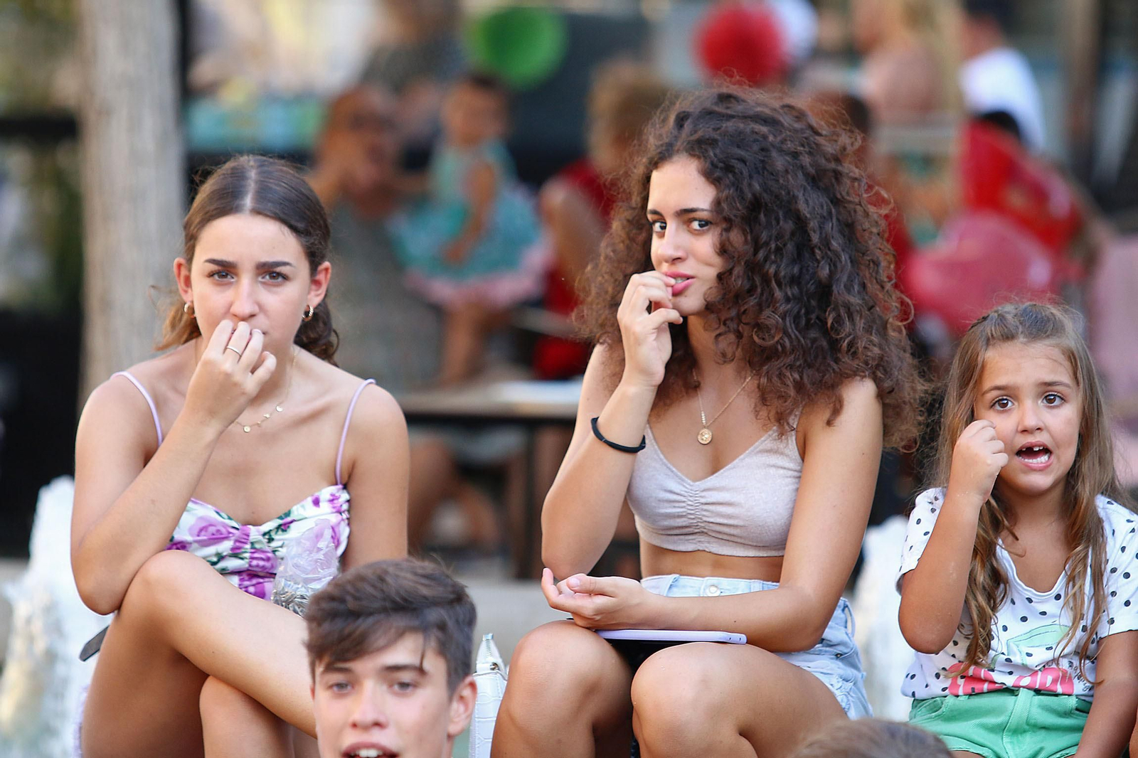 La Batalla de las Flores ha regresado inundando Almería de claveles