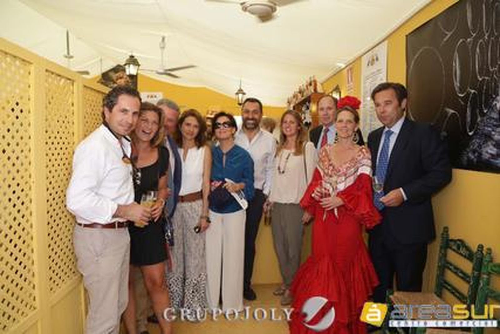 El consejero de Grupo Joly Diego Joly, en el centro, junto a Víctor Vela, Ana Belén Panés, Rafael Osborne, Yolanda Morán, Margara Valle de la Torre, Ángela Benavente, Francisco Sánchez-Pece, Elena Campoy y Miguel Ángel García Jarana.

Foto: Vanesa Lobo