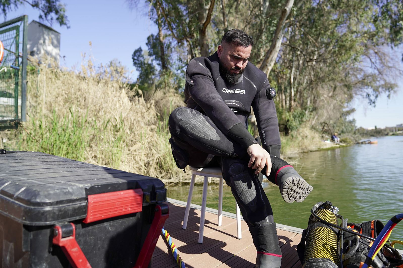 La limpieza solidaria del Guadalquivir en el Centro Náutico del Alamillo, todas las fotos