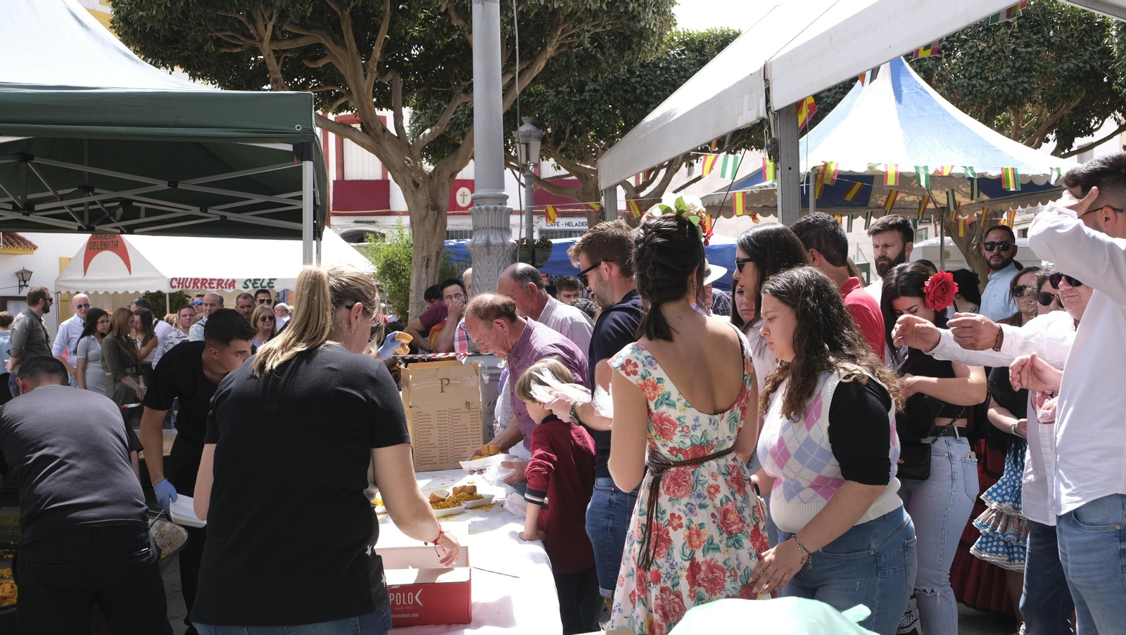 Imágenes de la paella popular en las Fiestas de Canjáyar