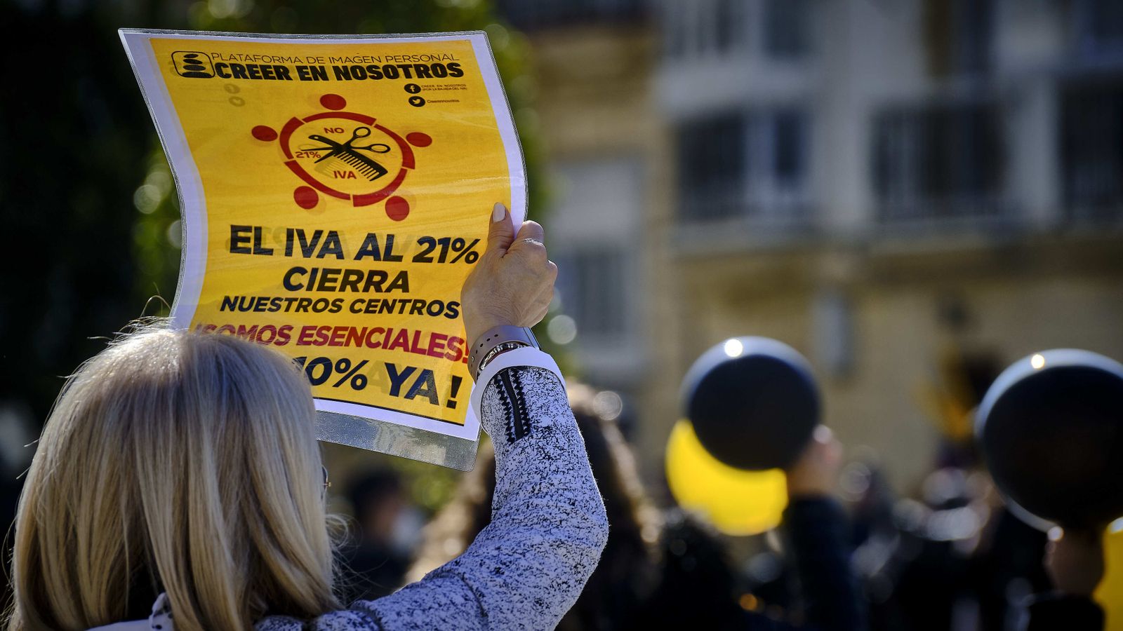 Peluqueros, peluqueras y estilistas contra la subida del IVA.
