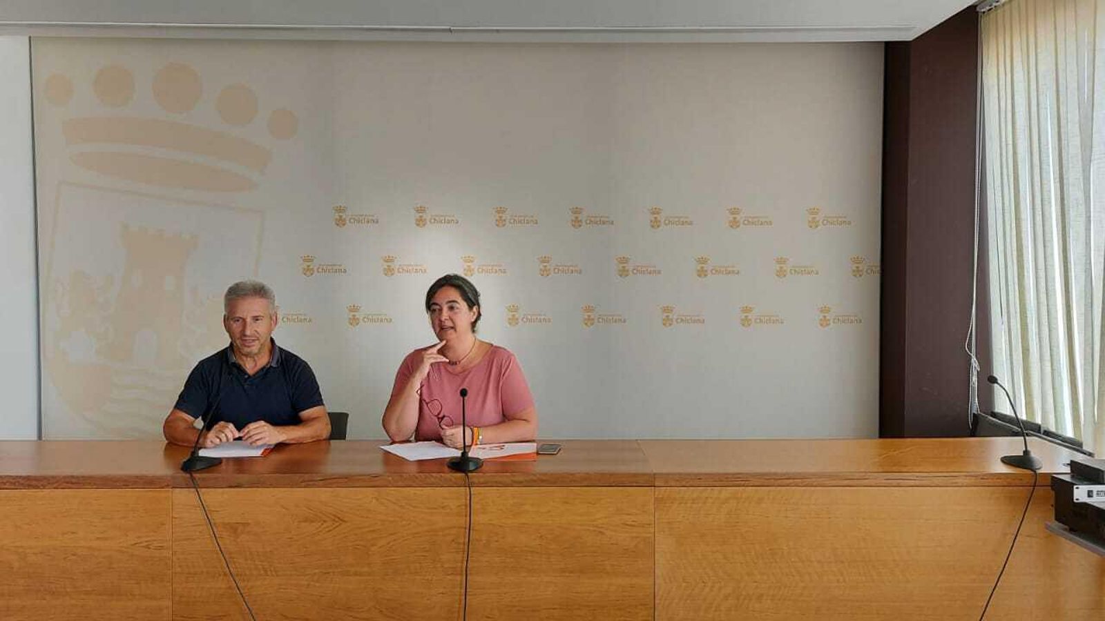 Los dos concejales que se mantienen en Ciudadanos Chiclana, María José Batista y Antonio Estrada. Los dos concejales que se mantienen en Ciudadanos Chiclana, María José Batista y Antonio Estrada.