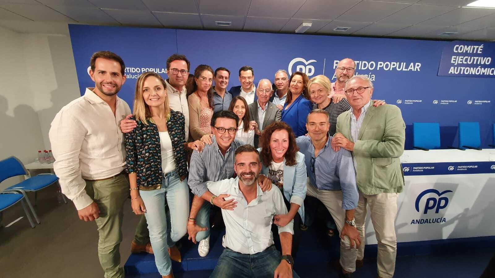 PP de Almería junto a Juanma Moreno.