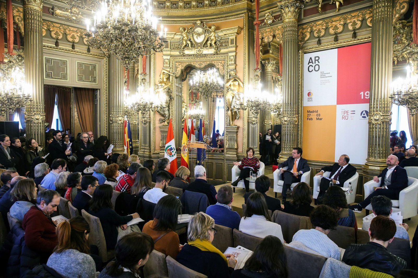 La nueva directora de Arco Maribel Lopez, el director de Ifema, Eduardo Lopez-Puertas, el embajador de Perú, Claudio de la Puente Ribeyro y Carlos Urroz, durante la presentacion de esta edición.