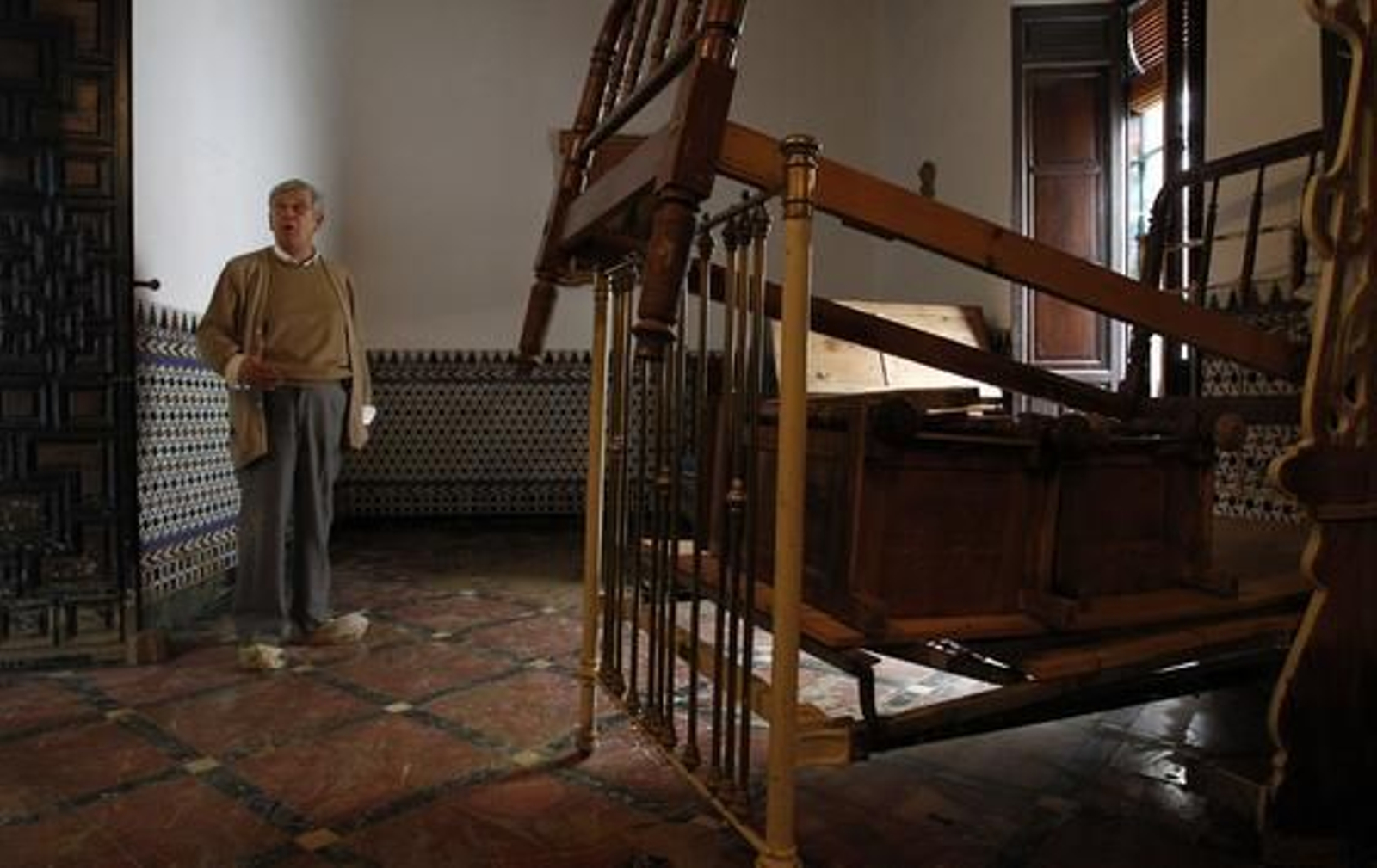 Los vecinos se preparan para la nueva alerta de lluvias que podía provocar una nueva inundación en la scalles de Écija.

Foto: Antonio Pizarro