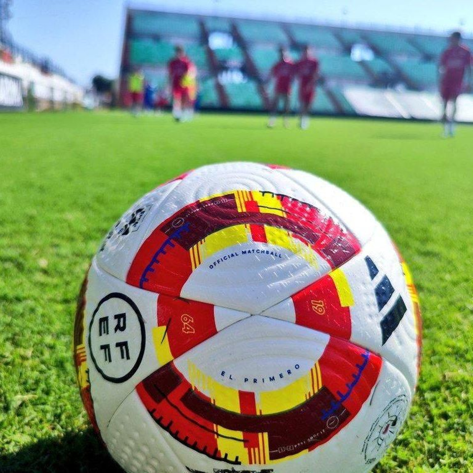 El balón de la Primera Federación. El balón de la Primera Federación.