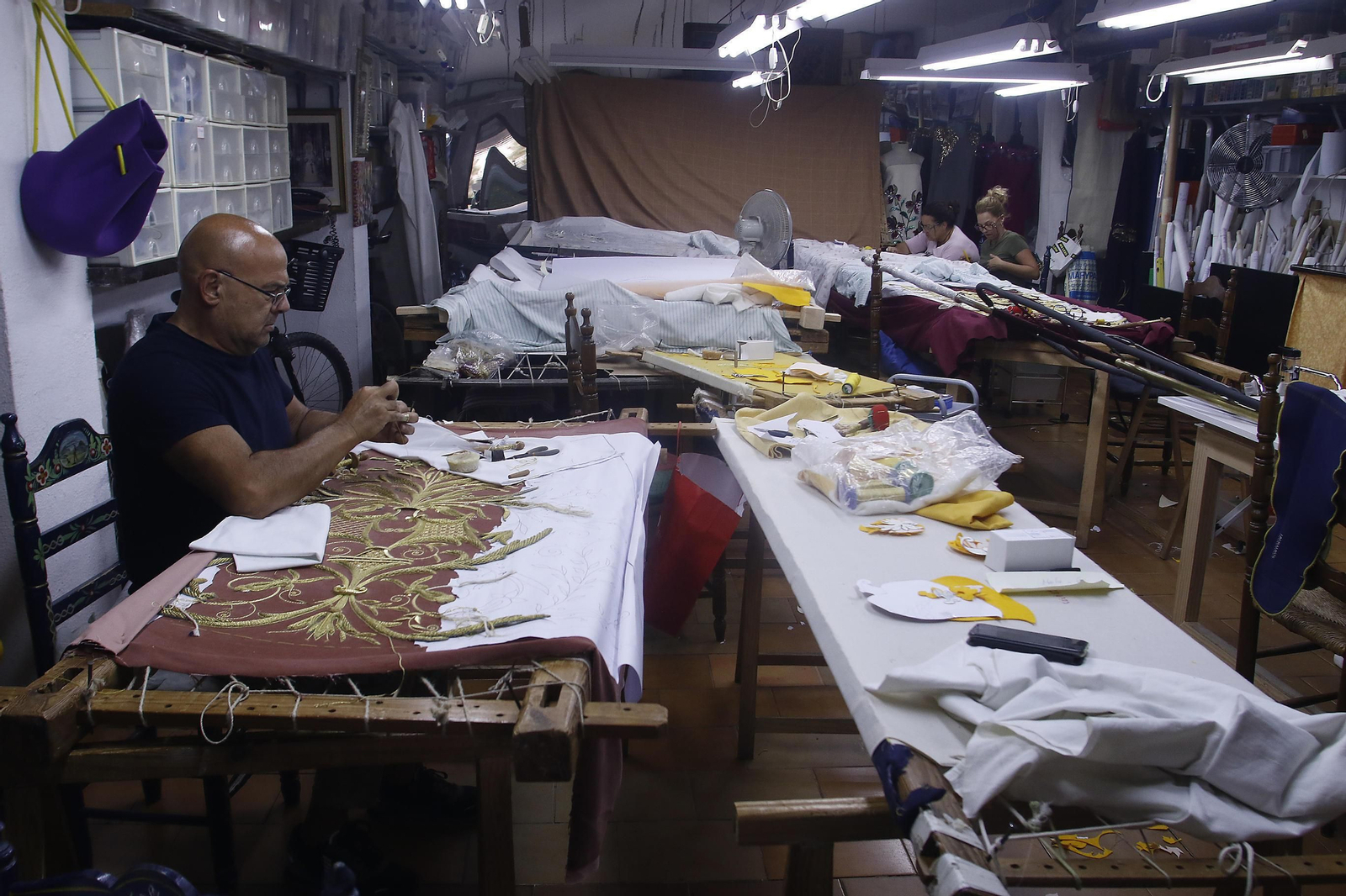 El taller de bordados de Francisco Carrera.