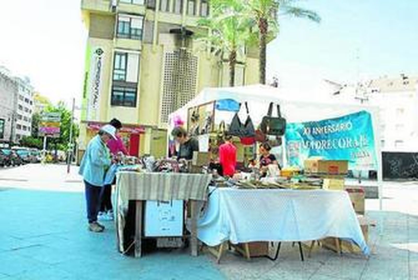 Sueños y sonrisas detrás del expositor