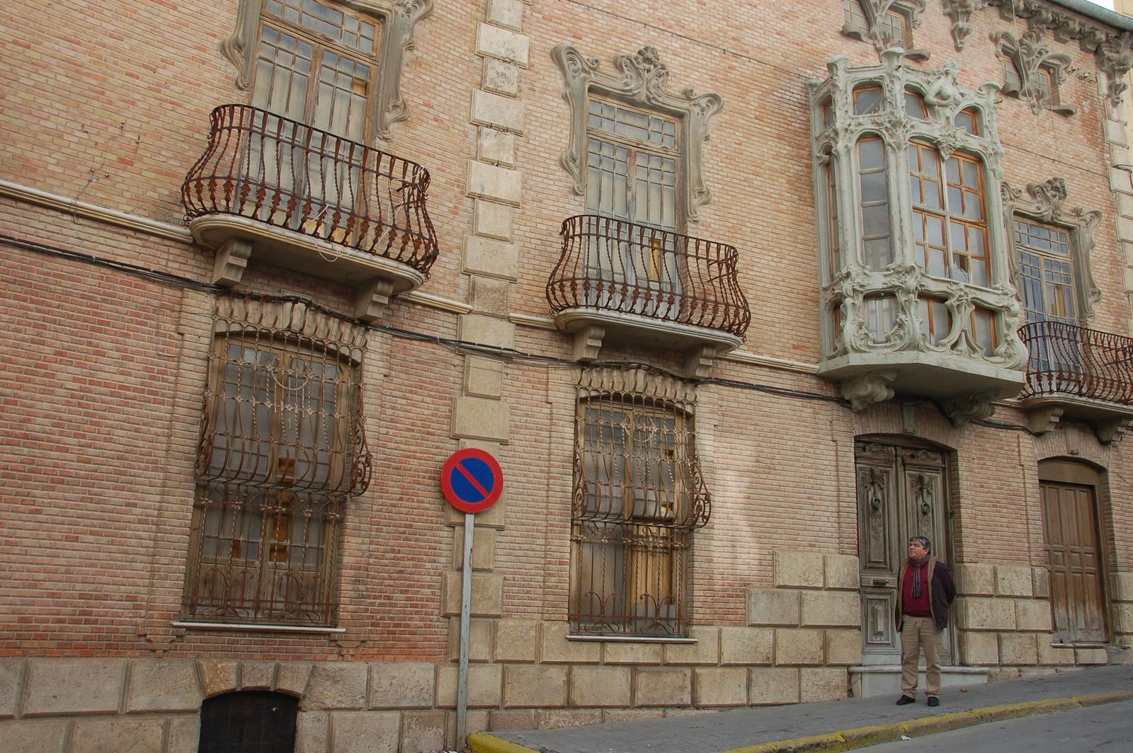 Fachada del monumento oscense, un emblema del Modernismo.