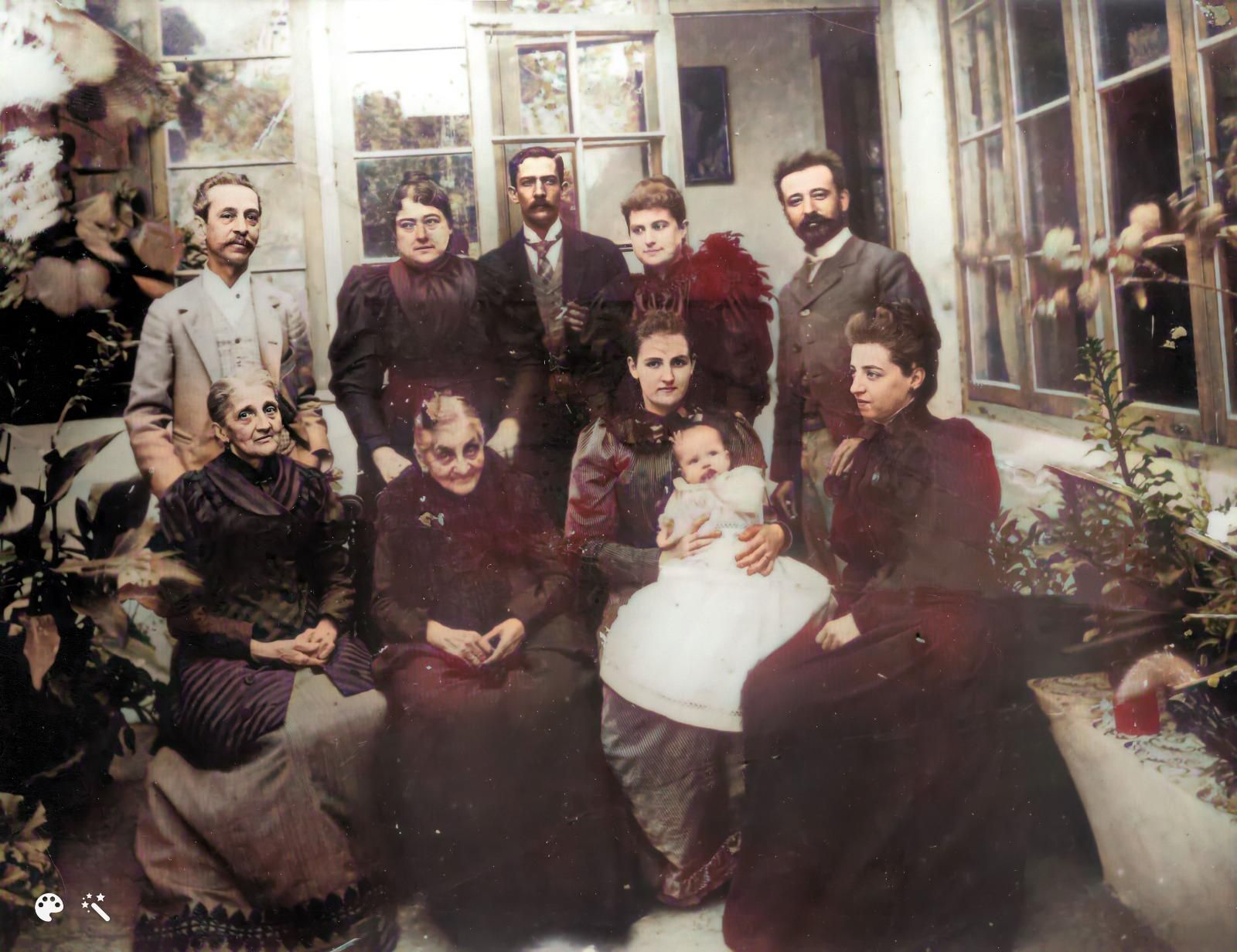 En pie, a la derecha, Ventura Morón, y a la izquierda Regino Martínez.