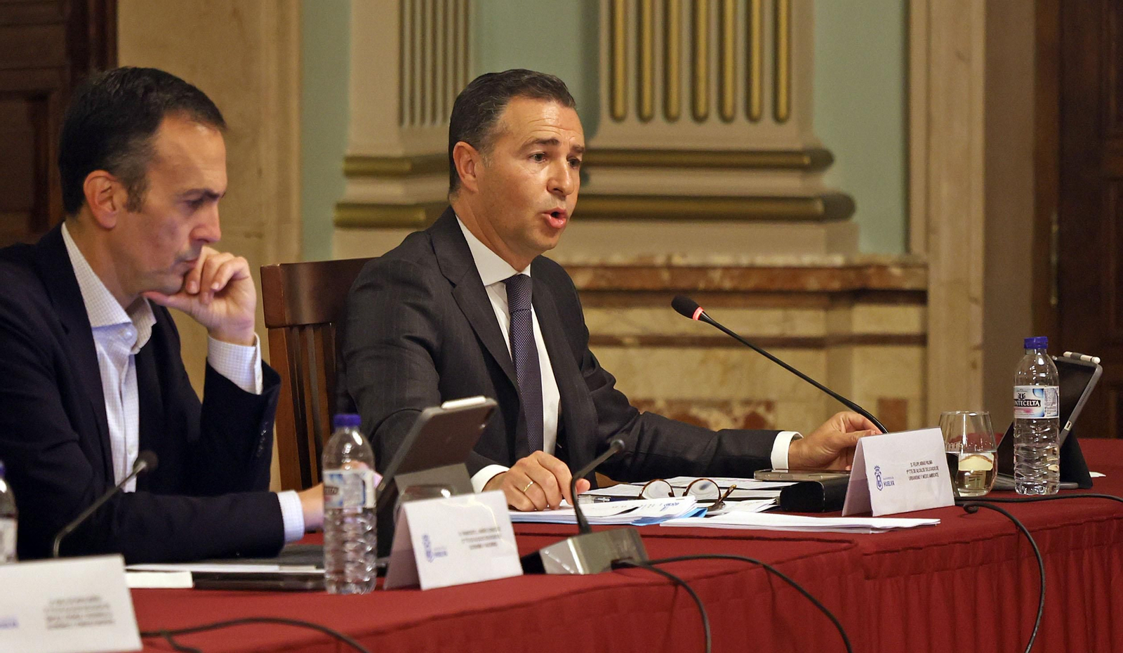 Imágenes de la sesión plenaria del Ayuntamiento de Huelva