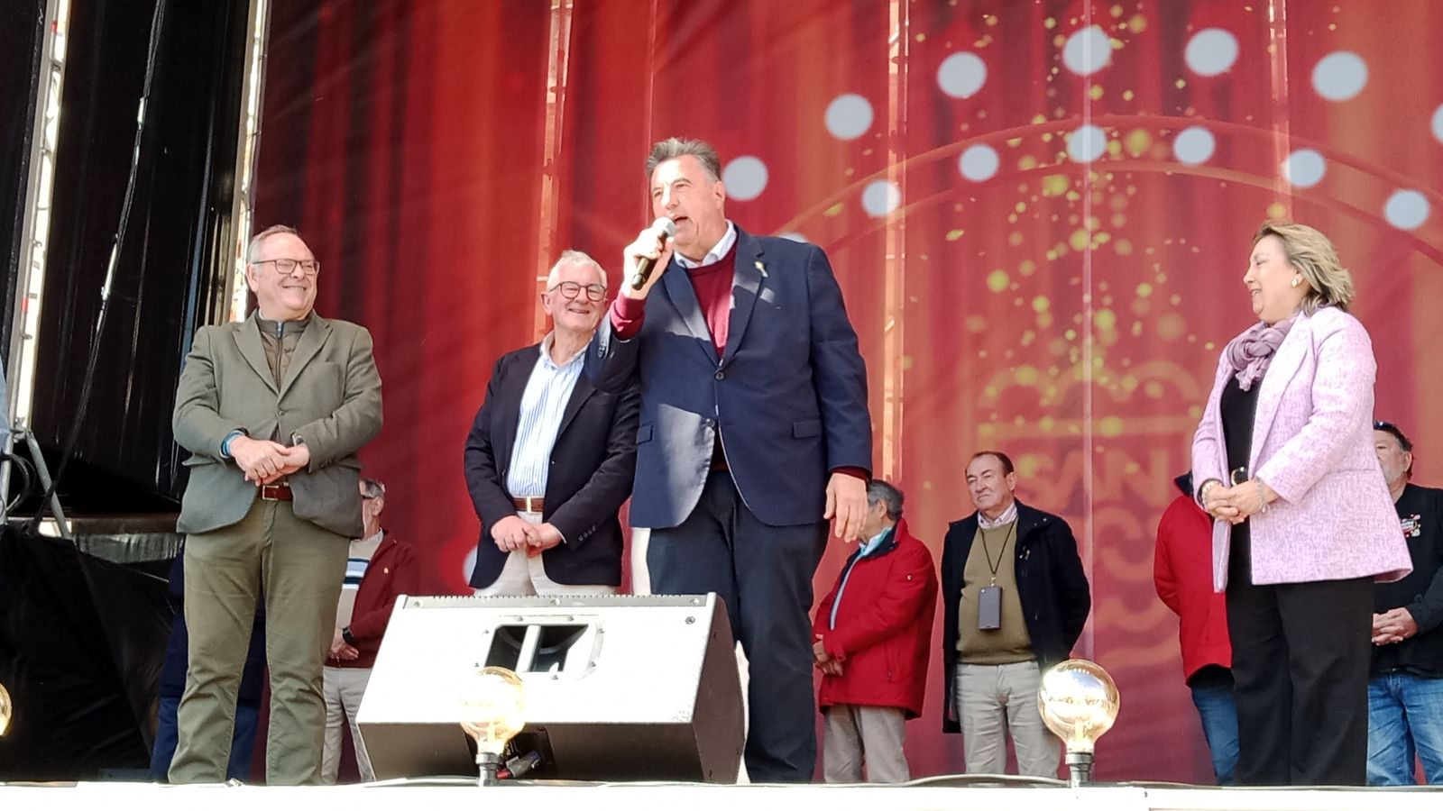 Carnaval 2026 en San Fernando: las peñas entregan sus reconocimientos para abrir la fiesta en la plaza del Rey