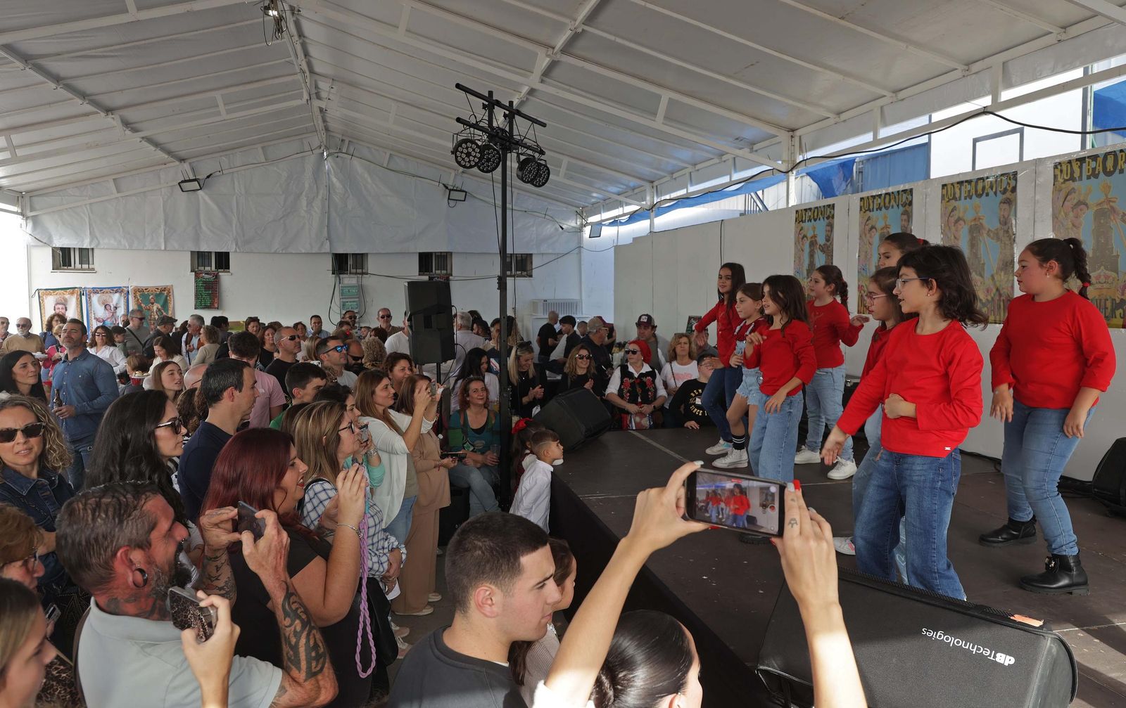 Búscate en las fotos de la Olla de San Isidro en Los Barrios .