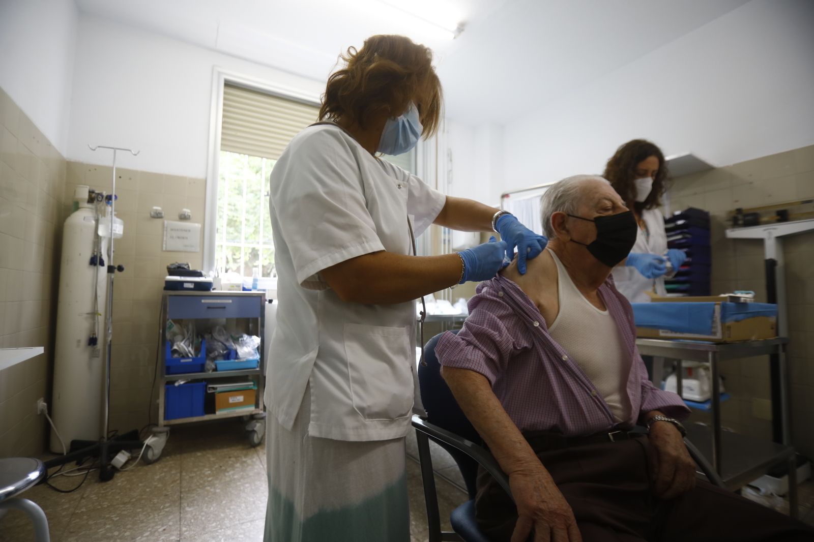 El inicio de la campaña de vacunación de la gripe en Córdoba, en imágenes
