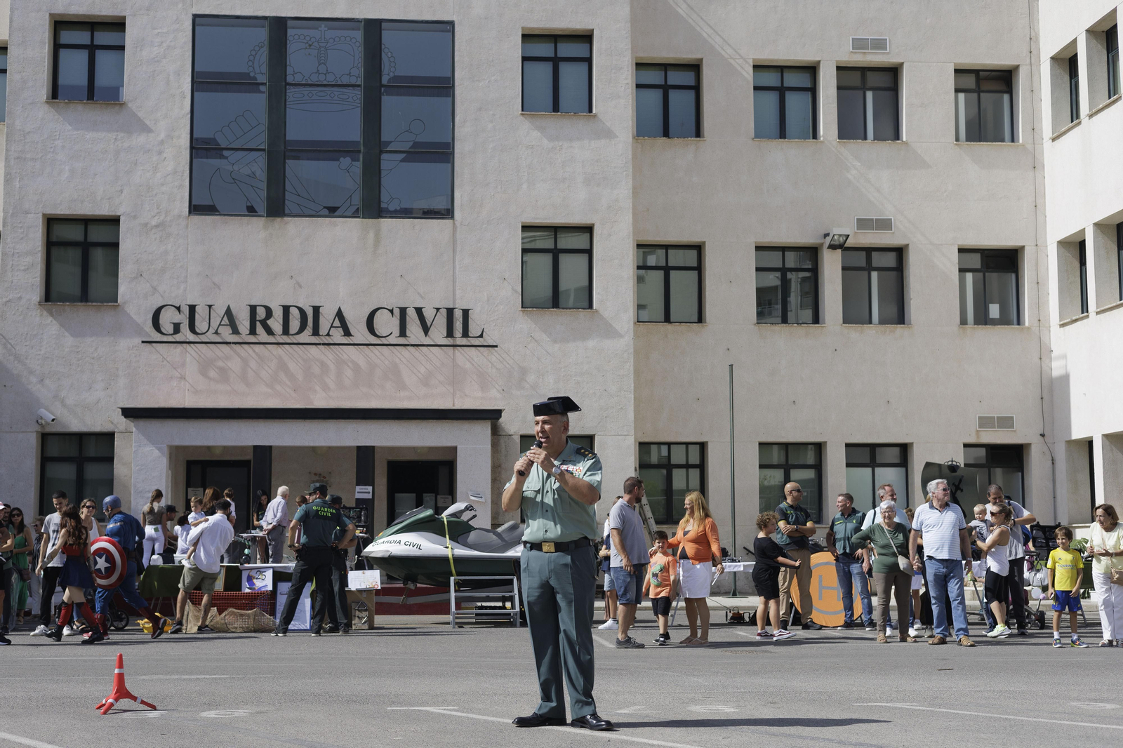 Todas las imágenes de la Jornada de Puertas Abiertas en la Guardia Civil de Cádiz