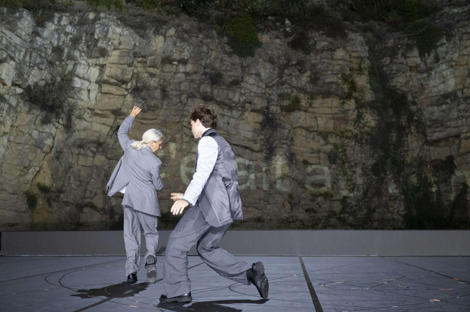 Anne Teresa de Keersmaeker y Solal Mariotte, dos generaciones unidas por las canciones de Brel.