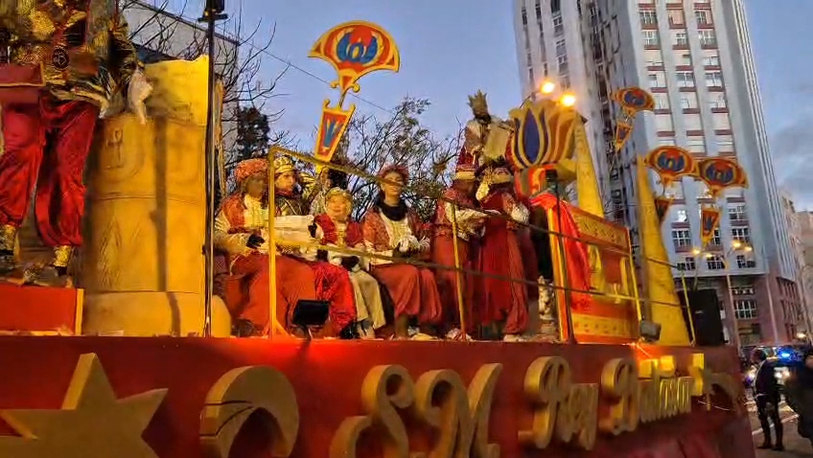 La carroza del Baltasar en la Cabalgata de Reyes Magos de Cádiz 2026