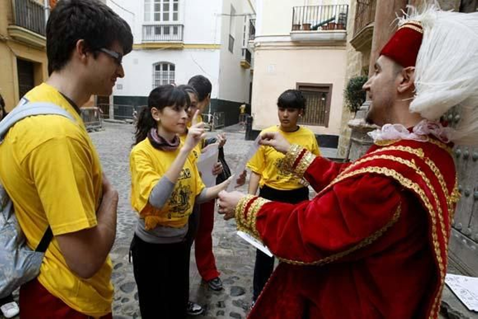 La plaza de San Juan de Dios ha sido el punto de partida de esta tercera edición de la prueba, en la que participan 110 grupos

Foto: Jose Braza