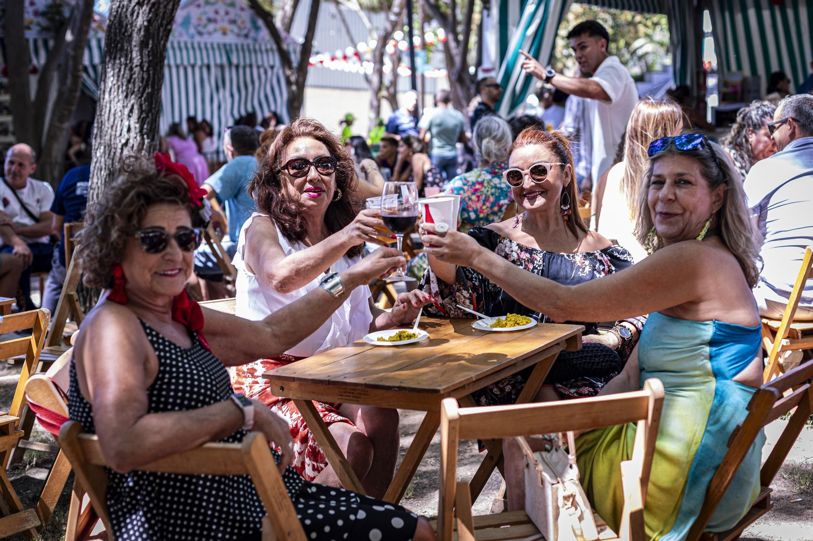 Búscate en las imágenes del Día de la Mujer de la Feria del Carmen y de la Sal de San Fernando