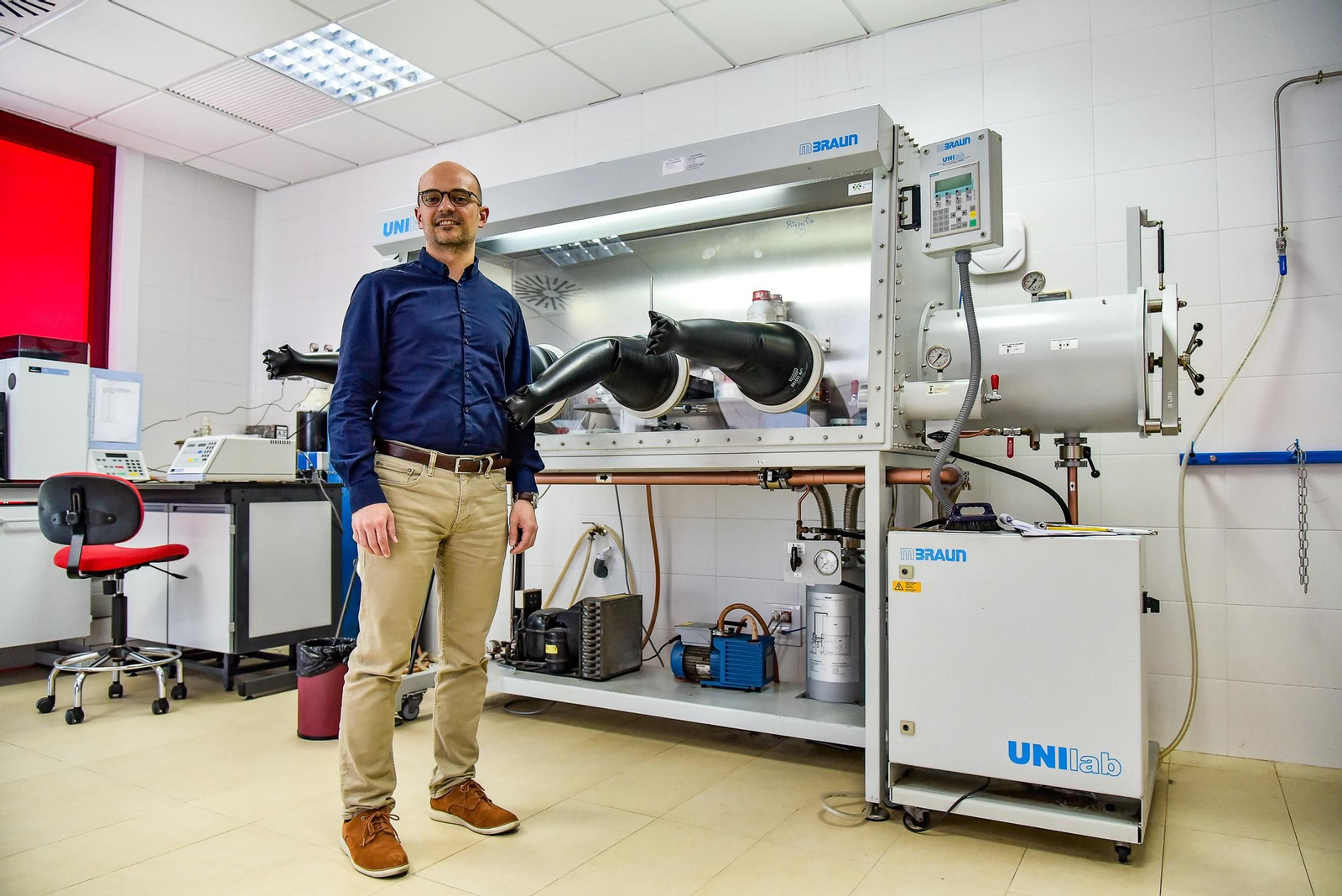 Antonio Martínez, en uno de los laboratorios del Ciqso.