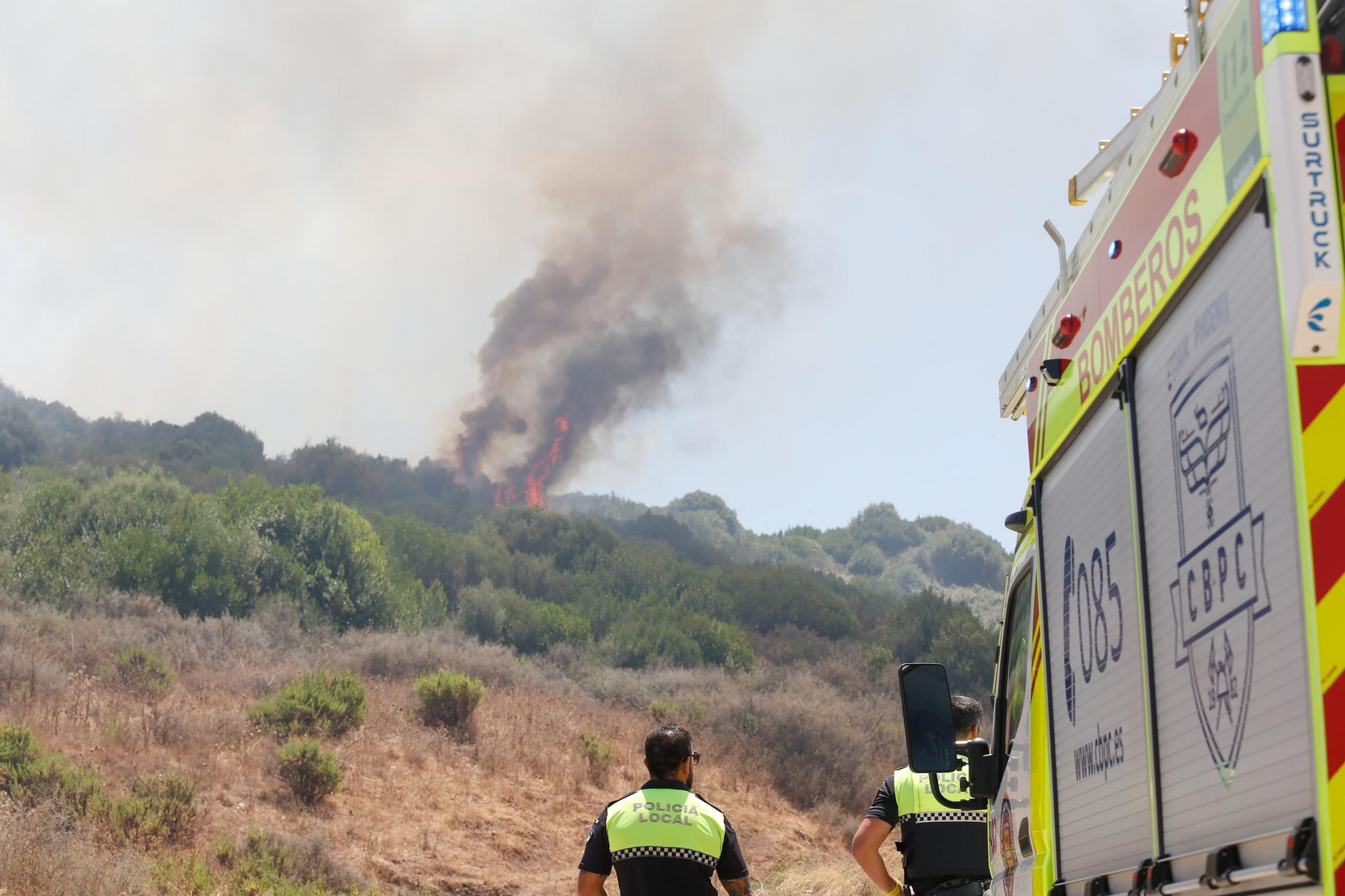 Las fotos del incendio entre Agua Marina y la Cañada de los Tomates en Algeciras