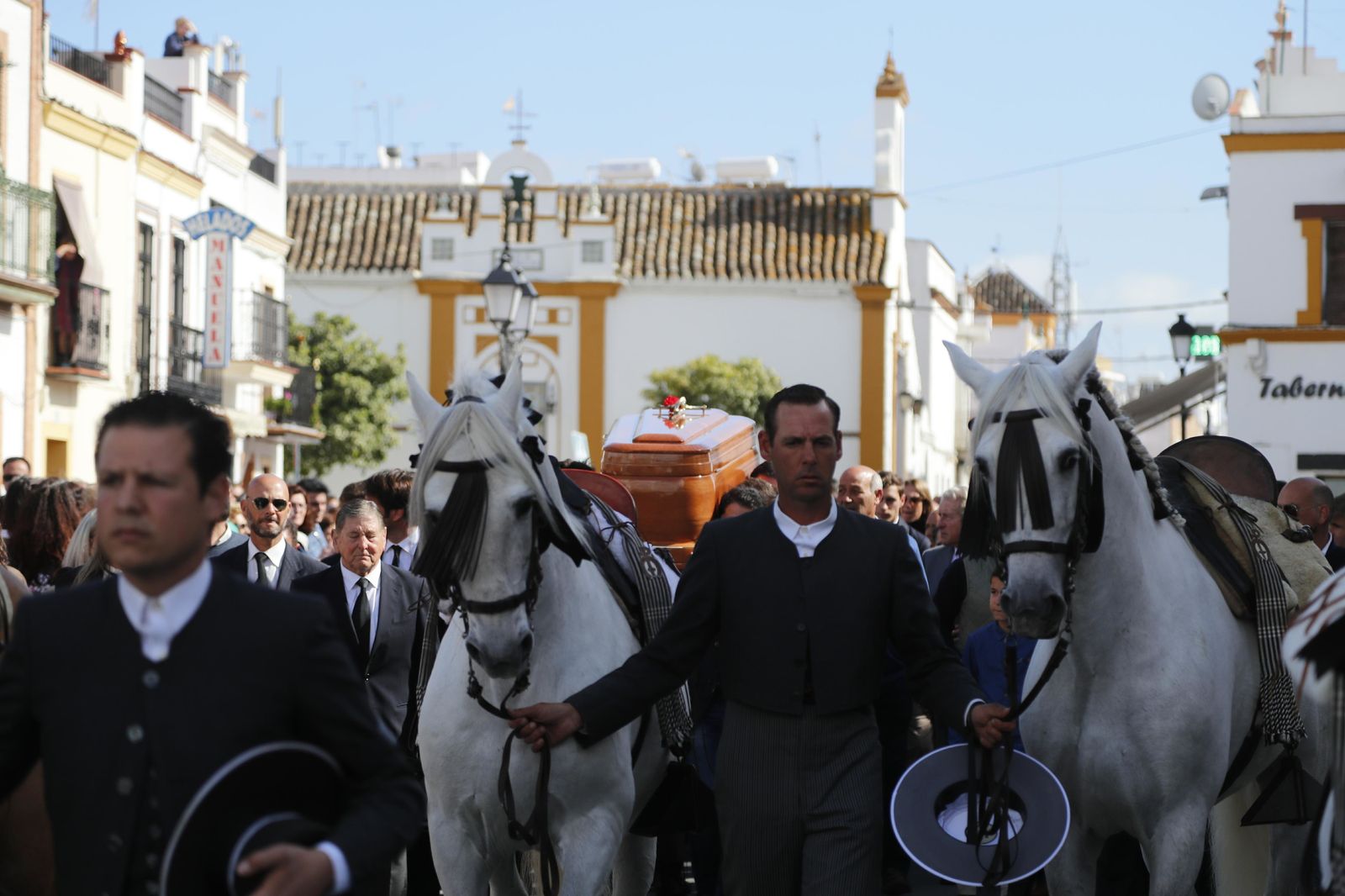 Sepelio por Ángel Peralta en la Puebla del Río.