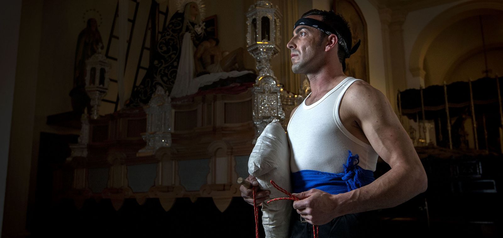 Un cargador de la JCC, durante la pasada Semana Santa.