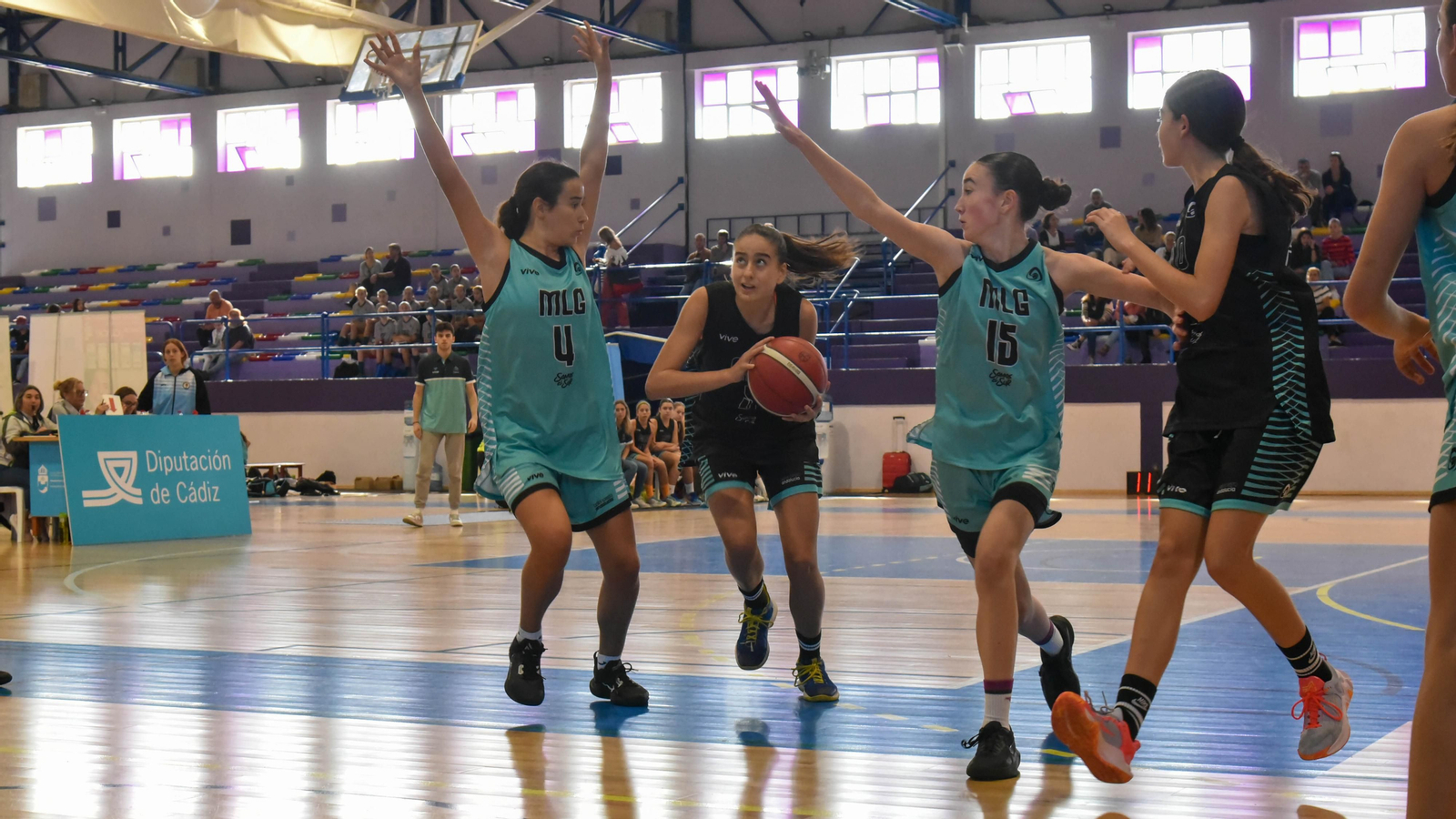 Las fotos de la ultima jornada del Andaluz infantil femenino de baloncesto en La Línea