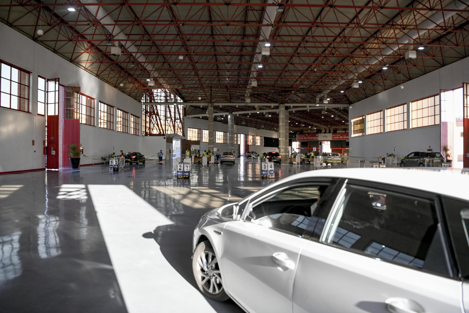 Fotos de la segunda jornada de vacunación masiva en Granada