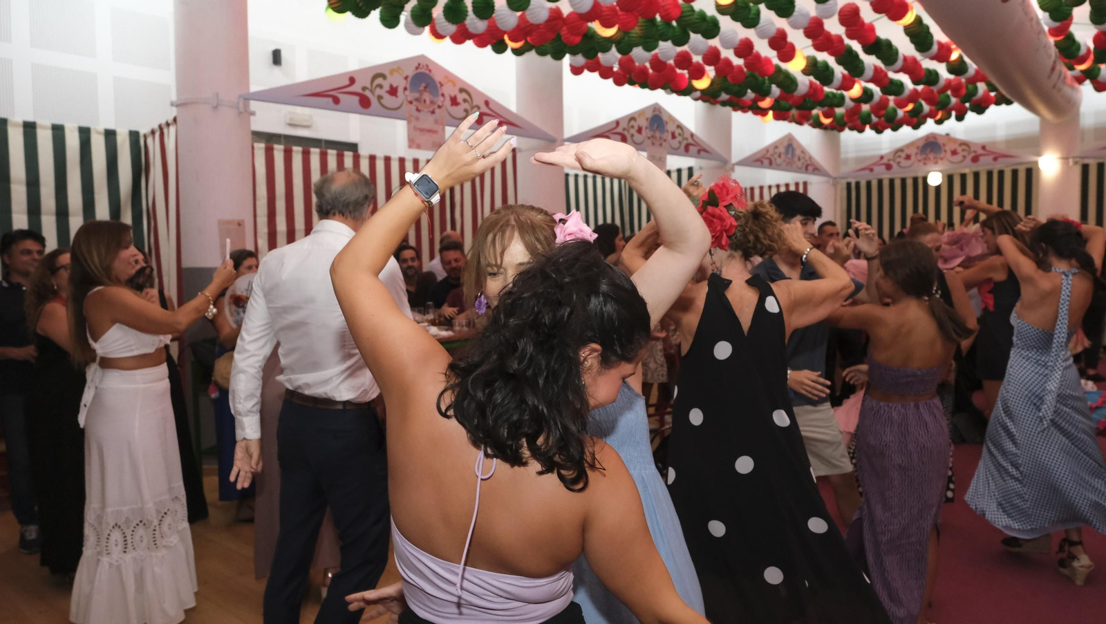 Los almerienses disfrutan del lunes en la Feria del Mediodía