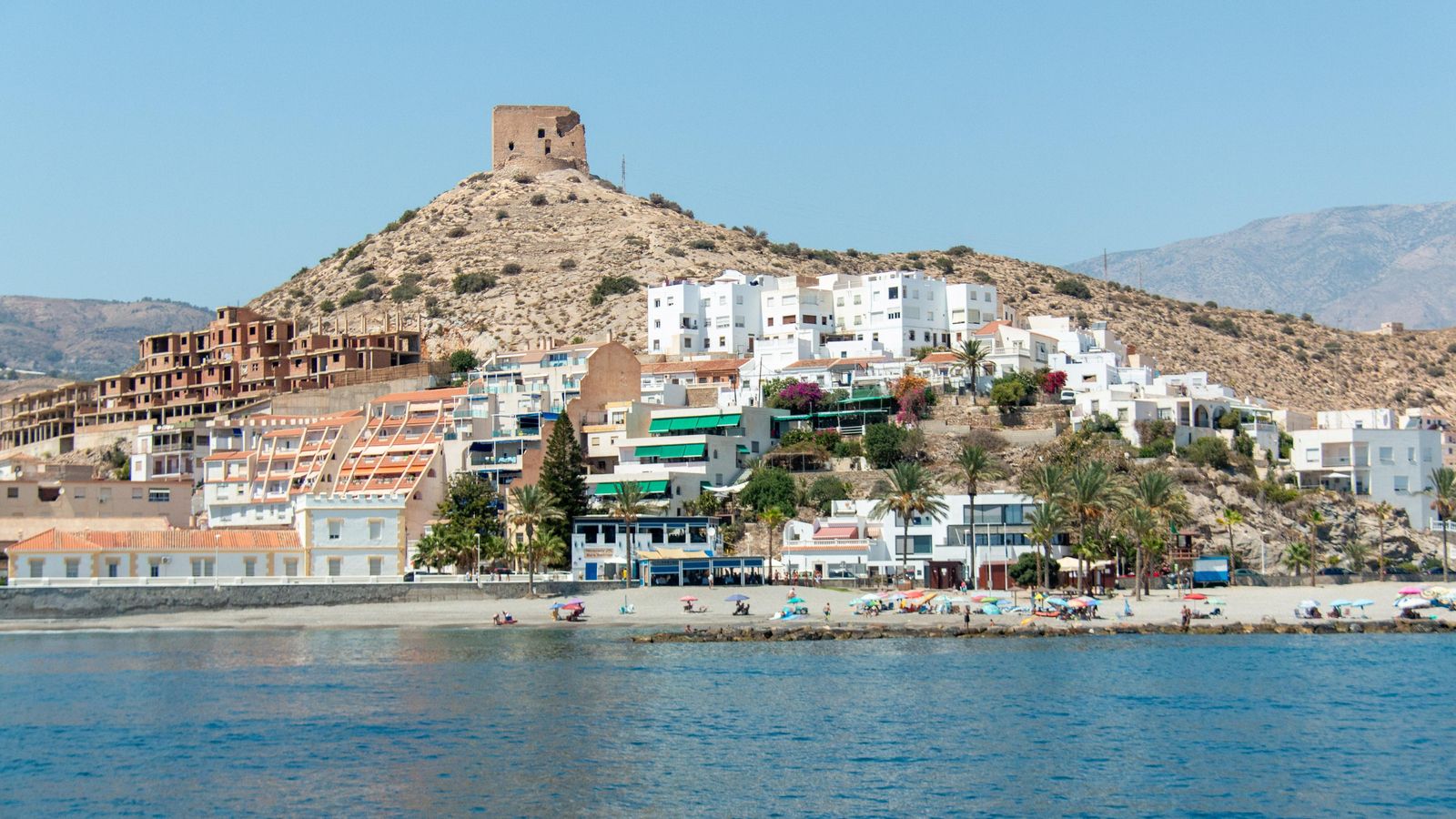 La playa de Castell de Ferro vista desde el mar