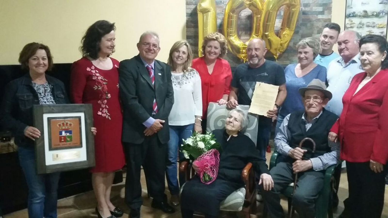 Dolores Maldonado con su familia.