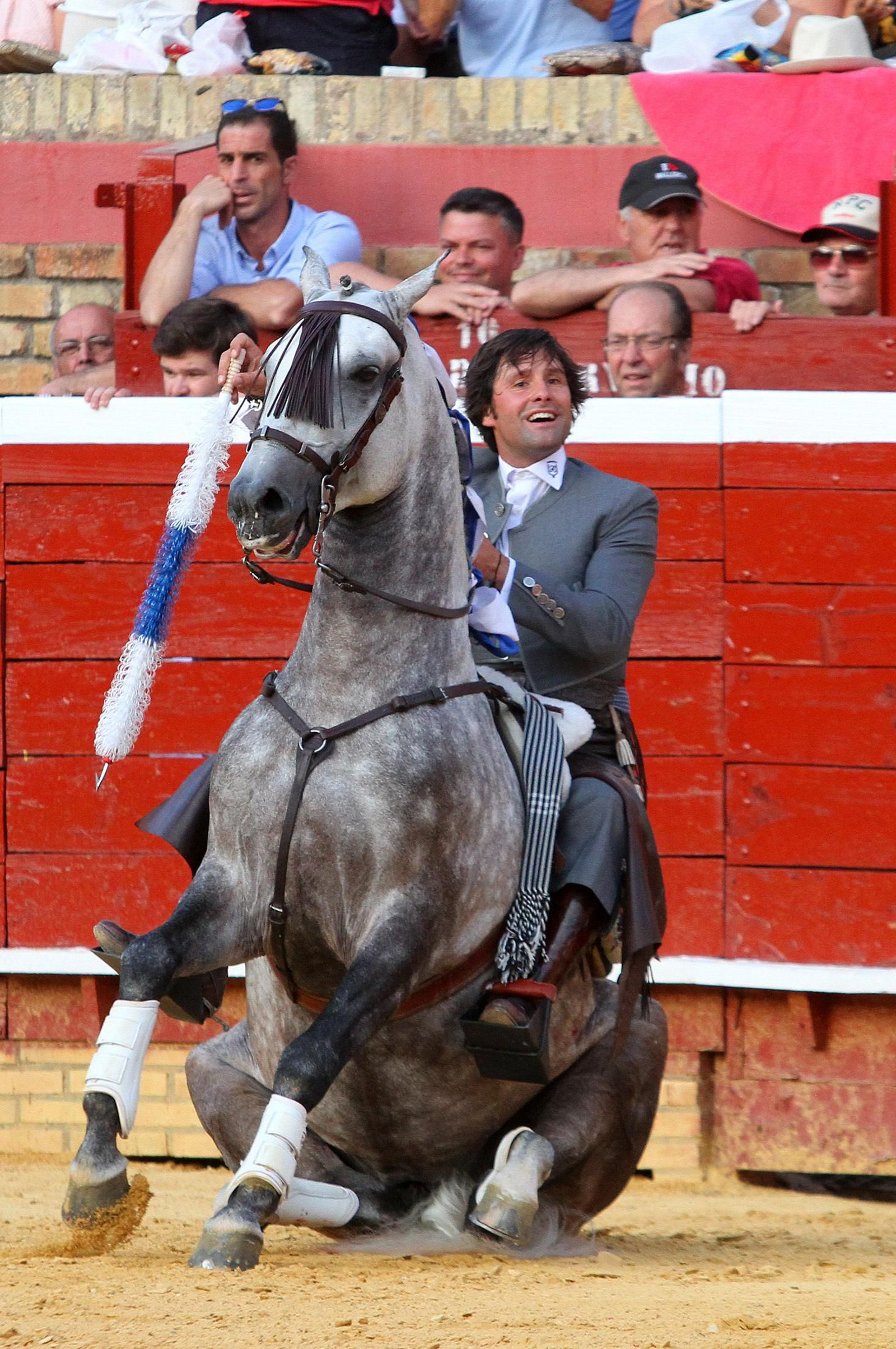 Imágenes de la corrida de rejones de Pablo Hermoso de Mendoza, Andrés Romero y Lea Vicens.