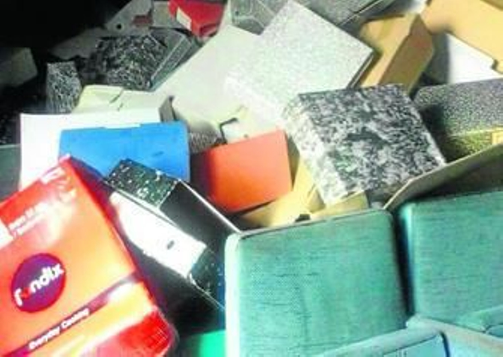 La basura acumulada en el cine municipal.