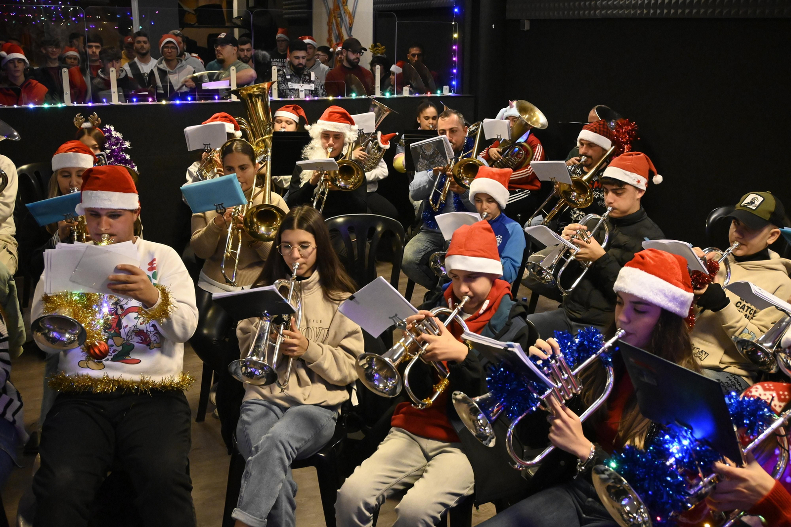 Ensayo preparatorio de la AM Santa Cruz para la cabalgata de Reyes Magos, en Imágenes