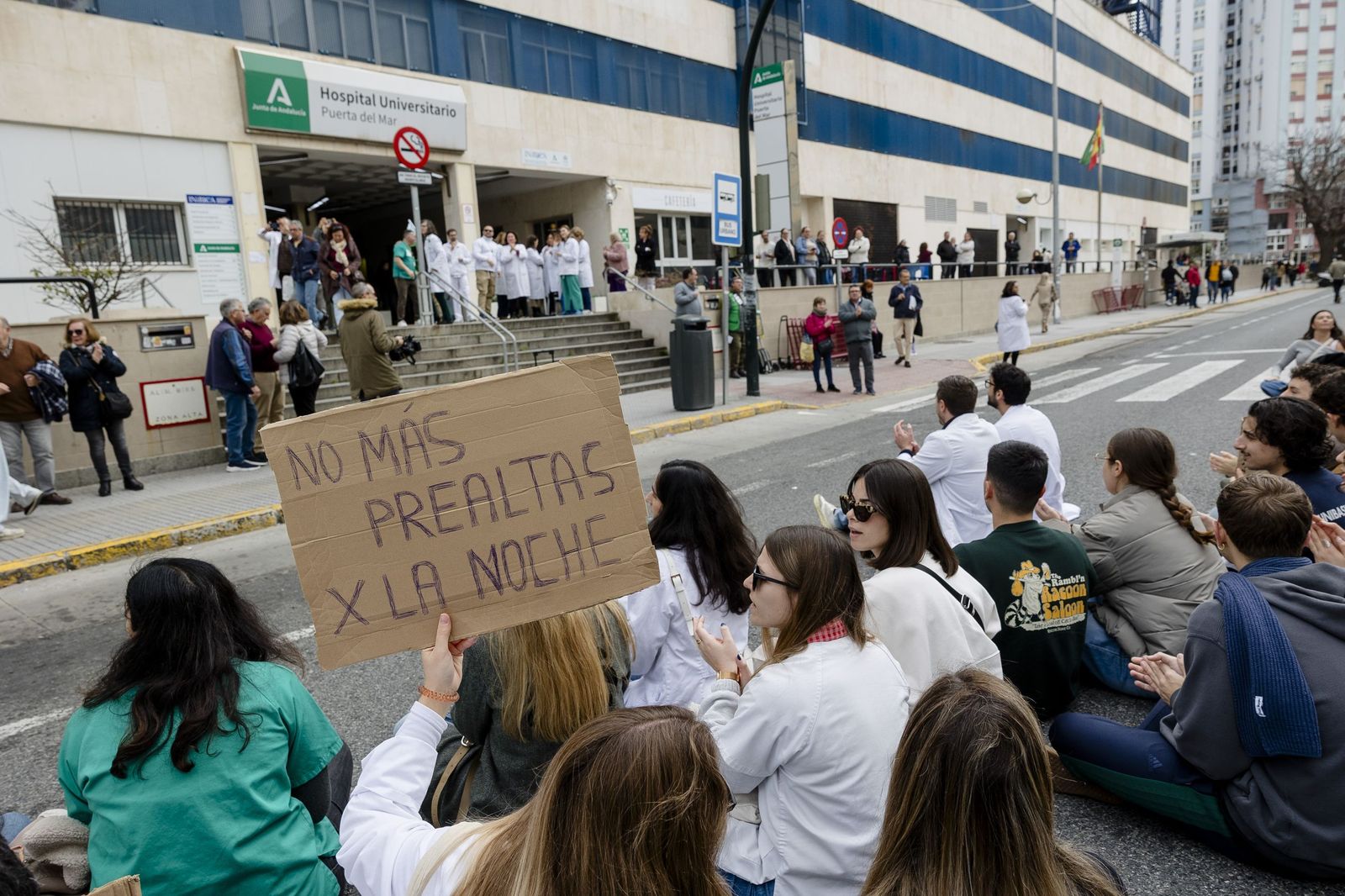 Las imágenes de la manifestación de médicos en Cádiz