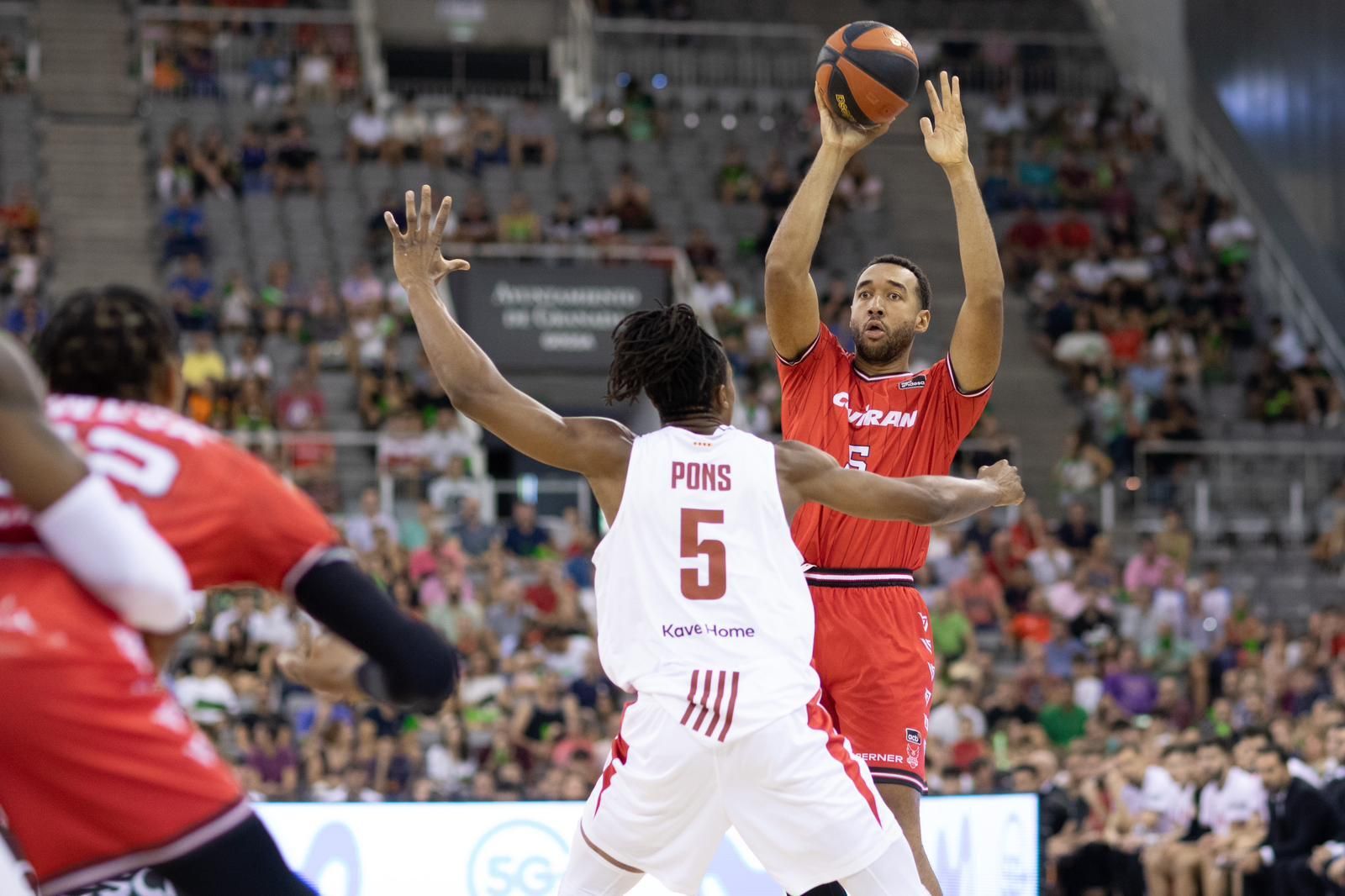 Un ataque del Covirán Granada en el partido ante el Basquet Girona