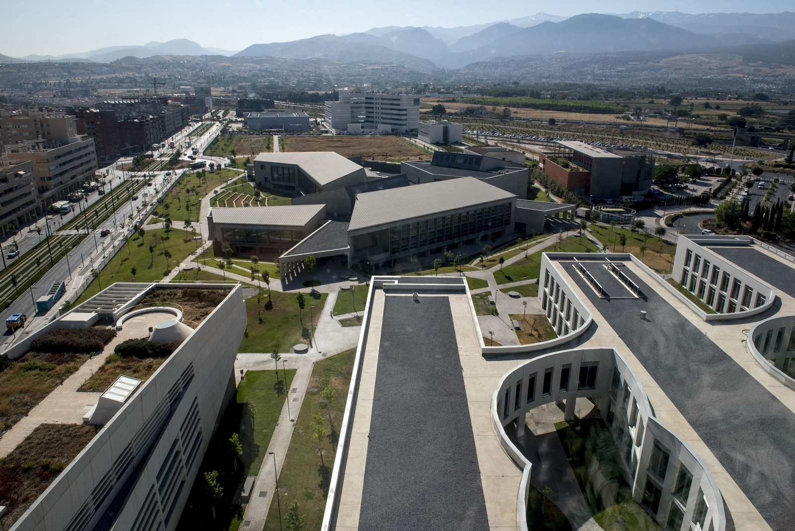 Edificios de la UGR en el PST.