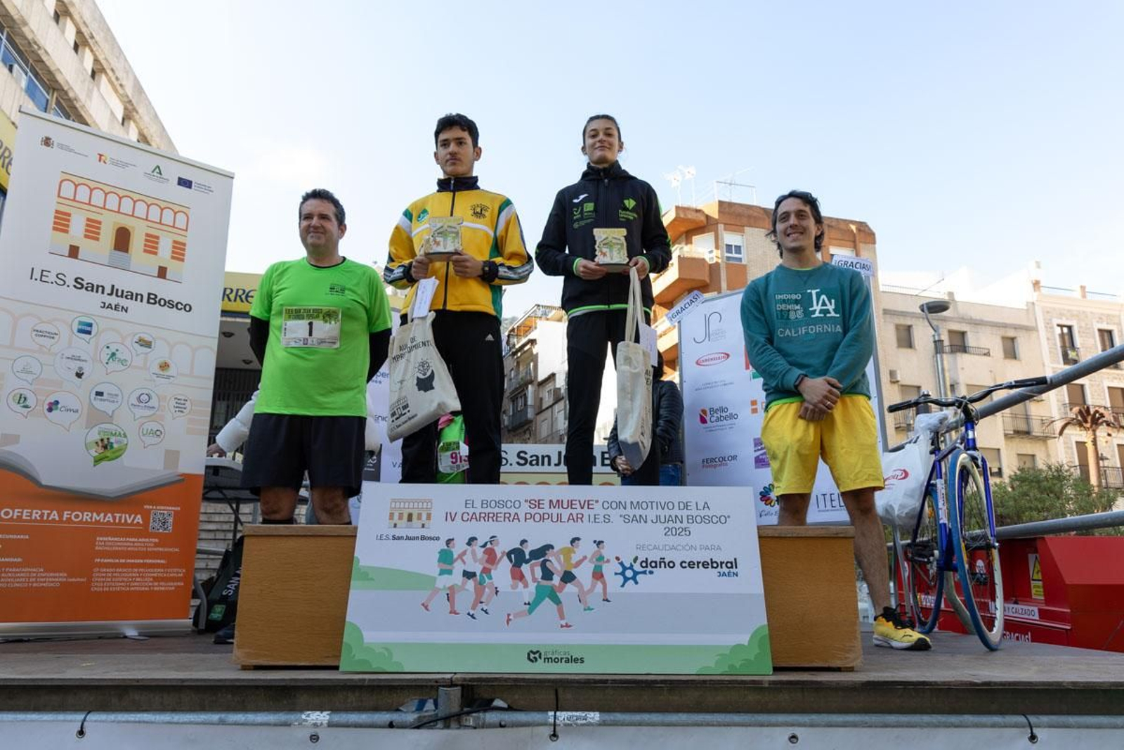 Deporte y solidaridad se unen en la IV Carrera Popular IES San Juan Bosco, en imágenes