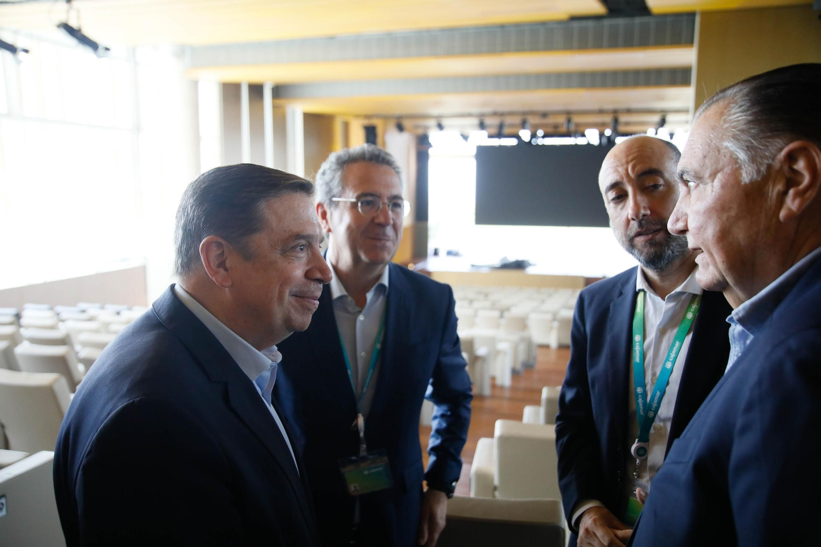 El ministro de Agricultura, Pesca y Alimentación, Luis Planas, visita el Centro Tecnológico Financiero del Grupo Cajamar en el Parque Científico-Tecnológico de Almería (PITA), en imágenes