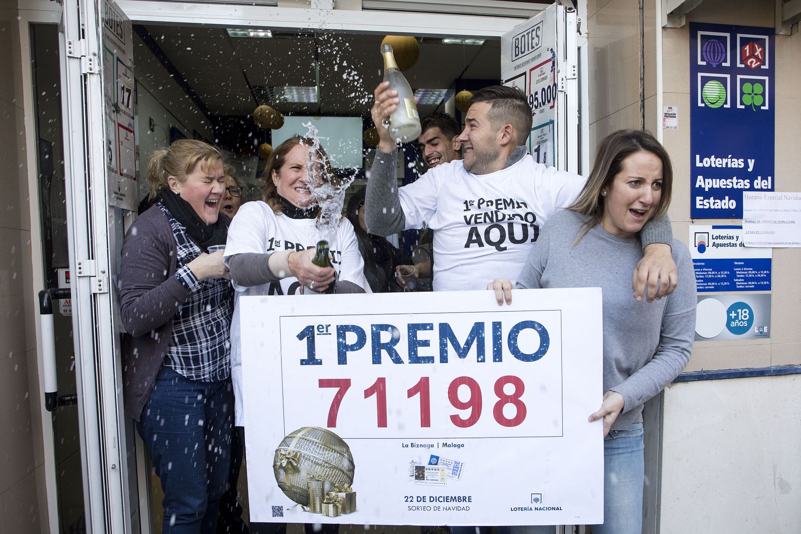 La alegría por el Gordo en la administración malagueña agraciada.