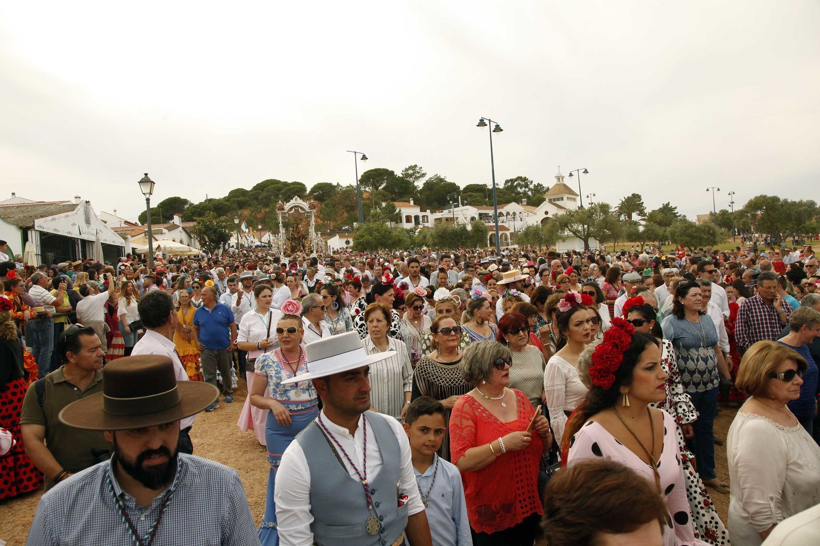 Las imágenes de la procesión de la Virgen de la Bella por el recinto romero de El Terrón