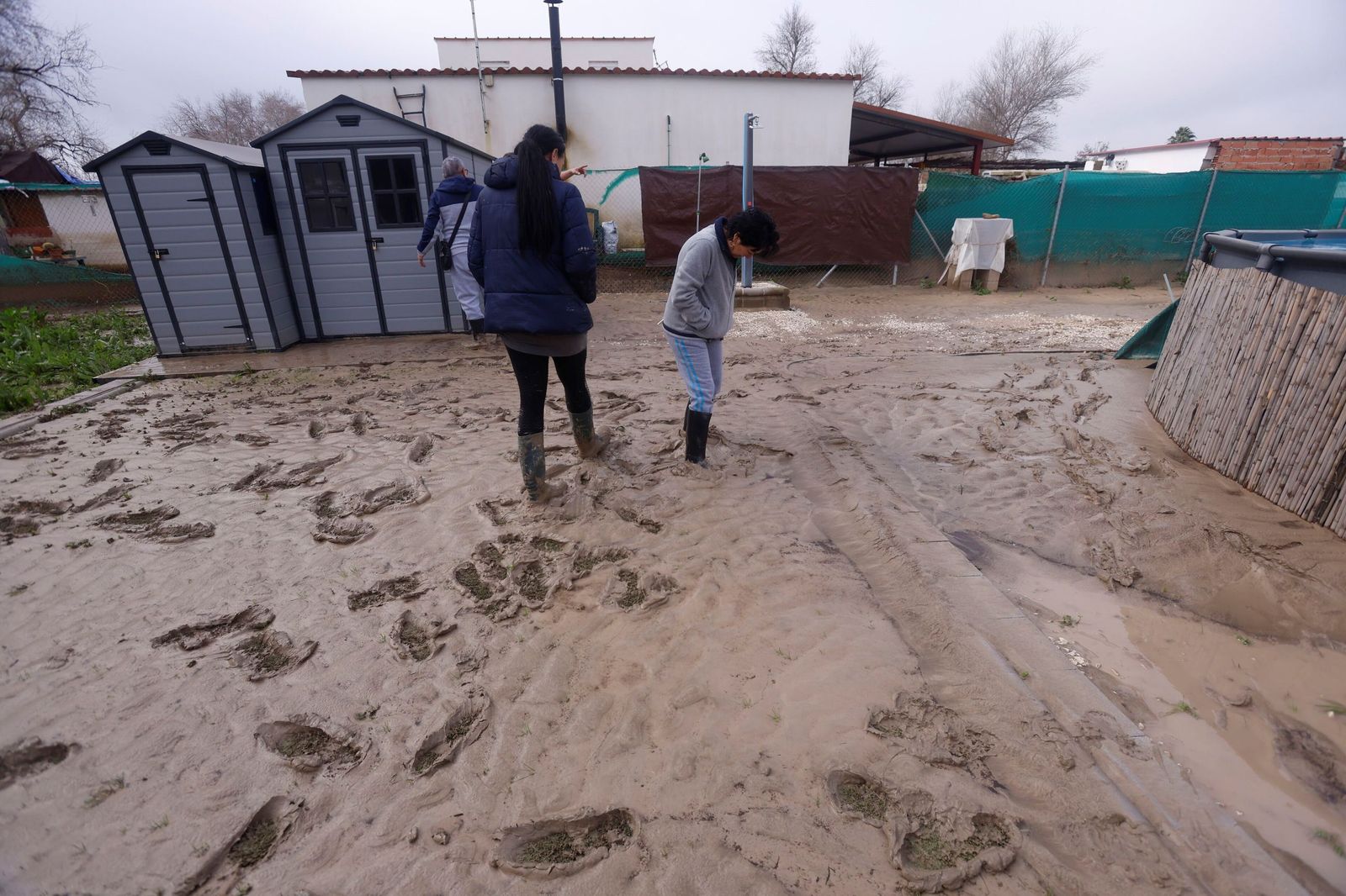 Limpieza en las parcelas de Córdoba tras el tren de tormentas