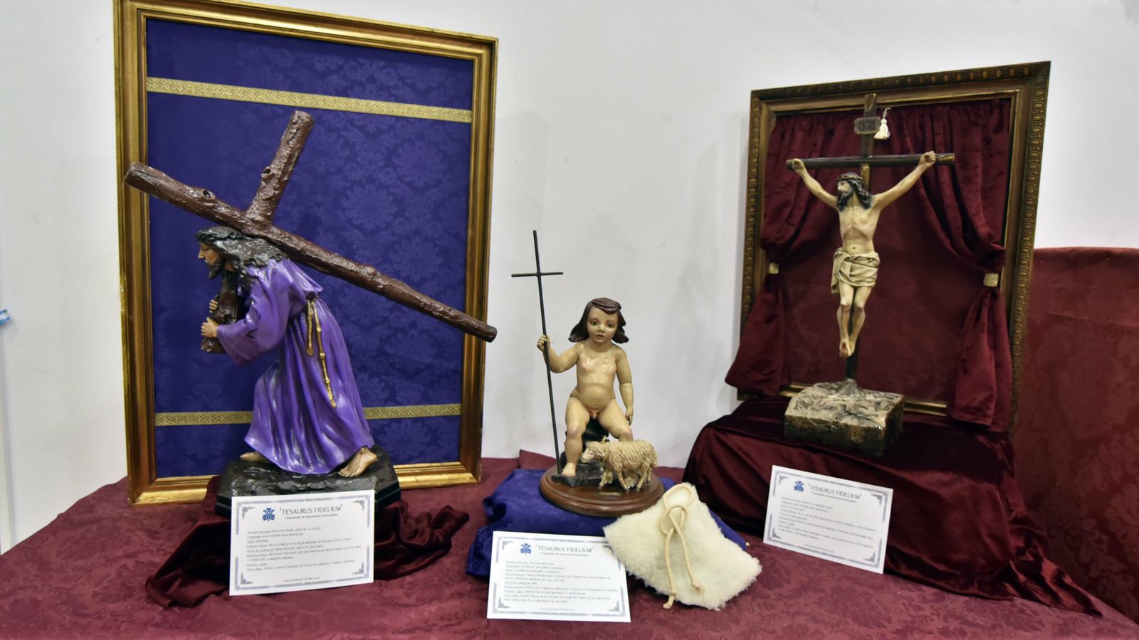 Las fotos de la exposicíon de Devociones Particulares en el Edificio Istmo - Comandancia