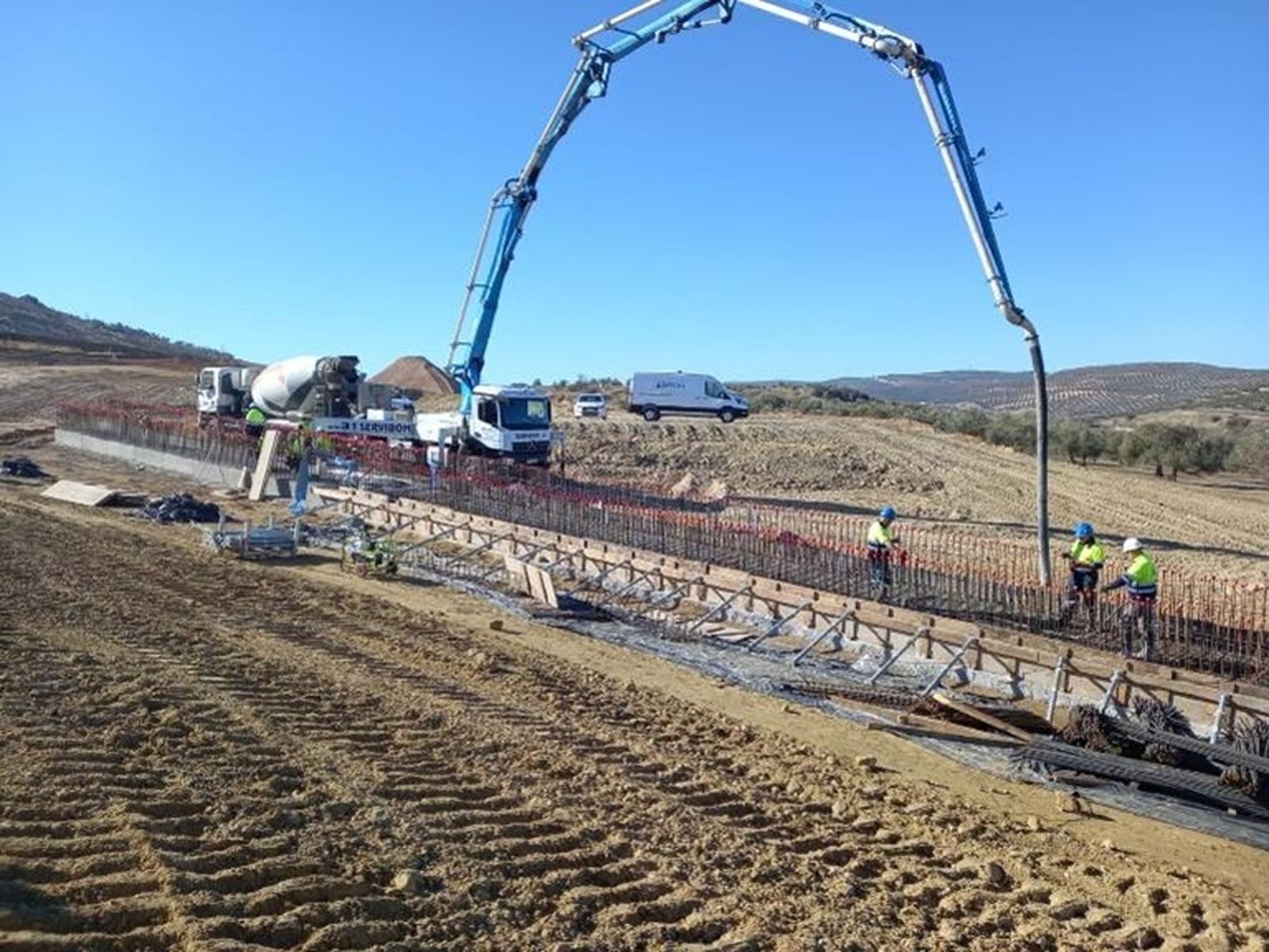 Todas las imágenes de la visita del ministro Óscar Puente a las obras de la Variante de Loja en Granada