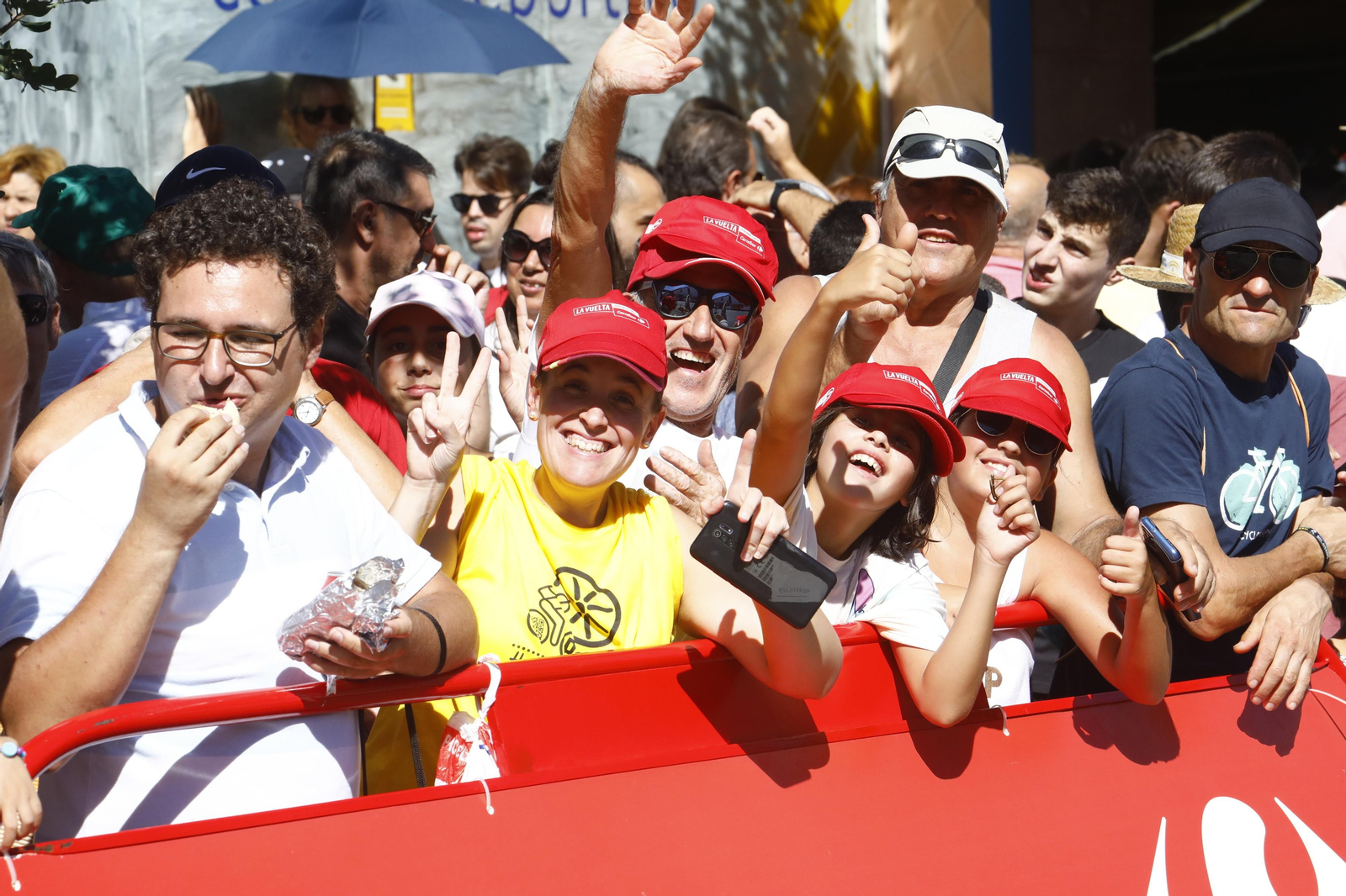El ambiente en Montilla tras la llegada de La Vuelta, en imágenes