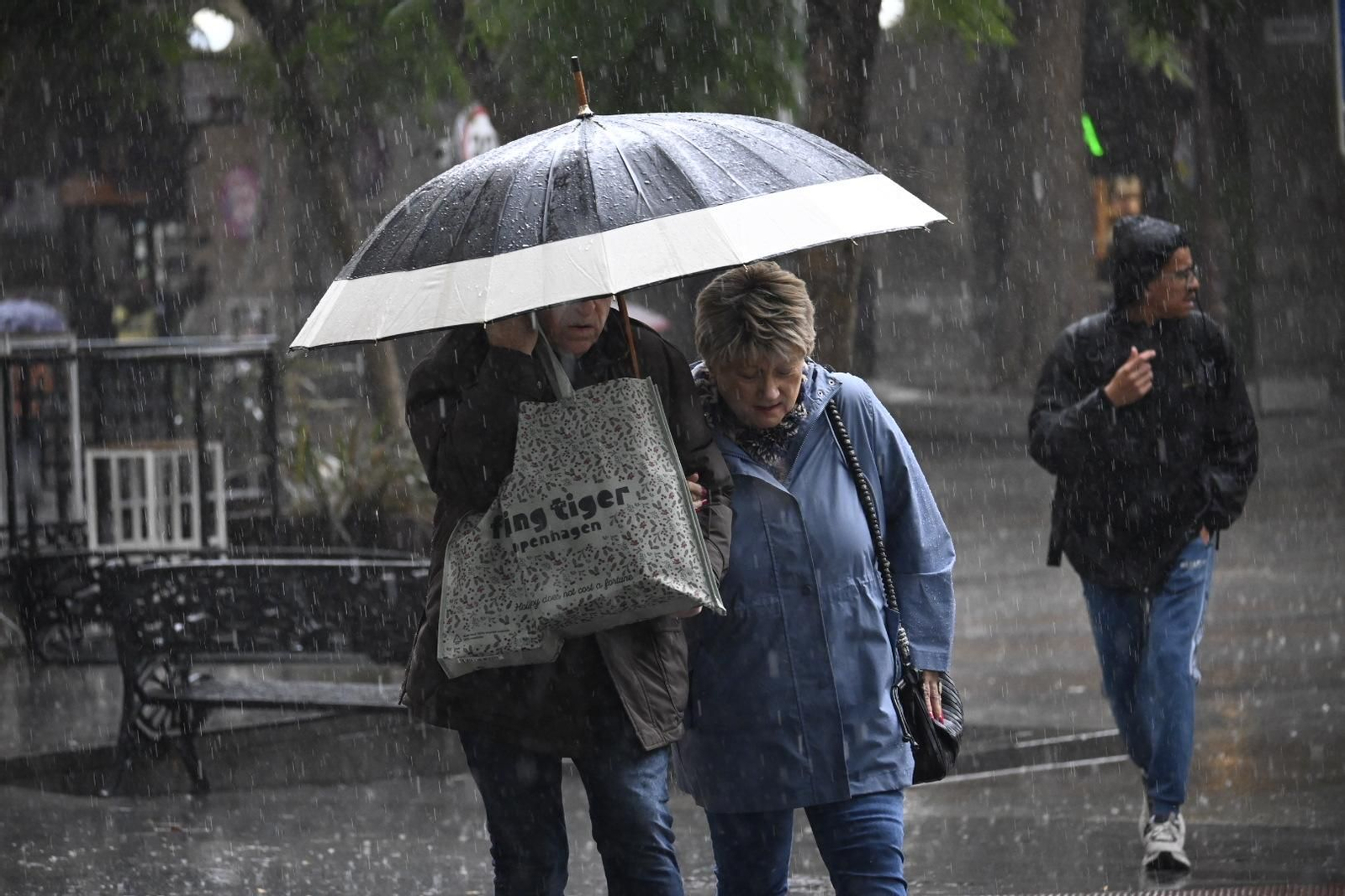 Imágenes de la lluvia de hoy en Huelva
