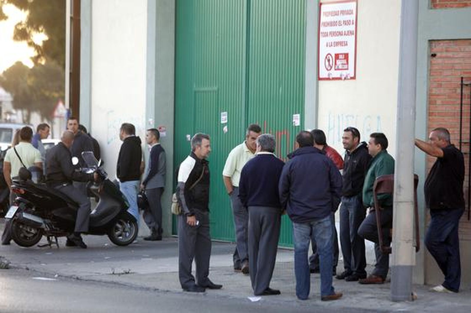 Los piquetes tomaron el centro de la capital desde primera hora de la mañana para impedir la apertura de comercios y empresas. /Jesús Marín