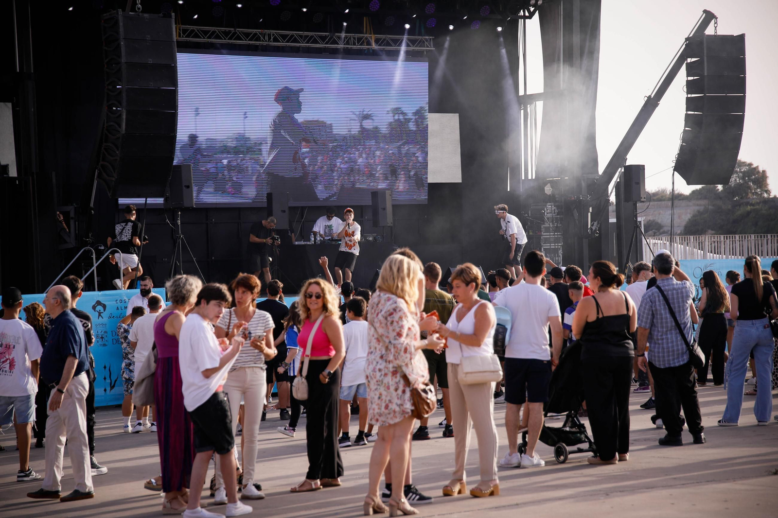 Imágenes del Festival AlmeriArt en el Parque de las Almadrabillas