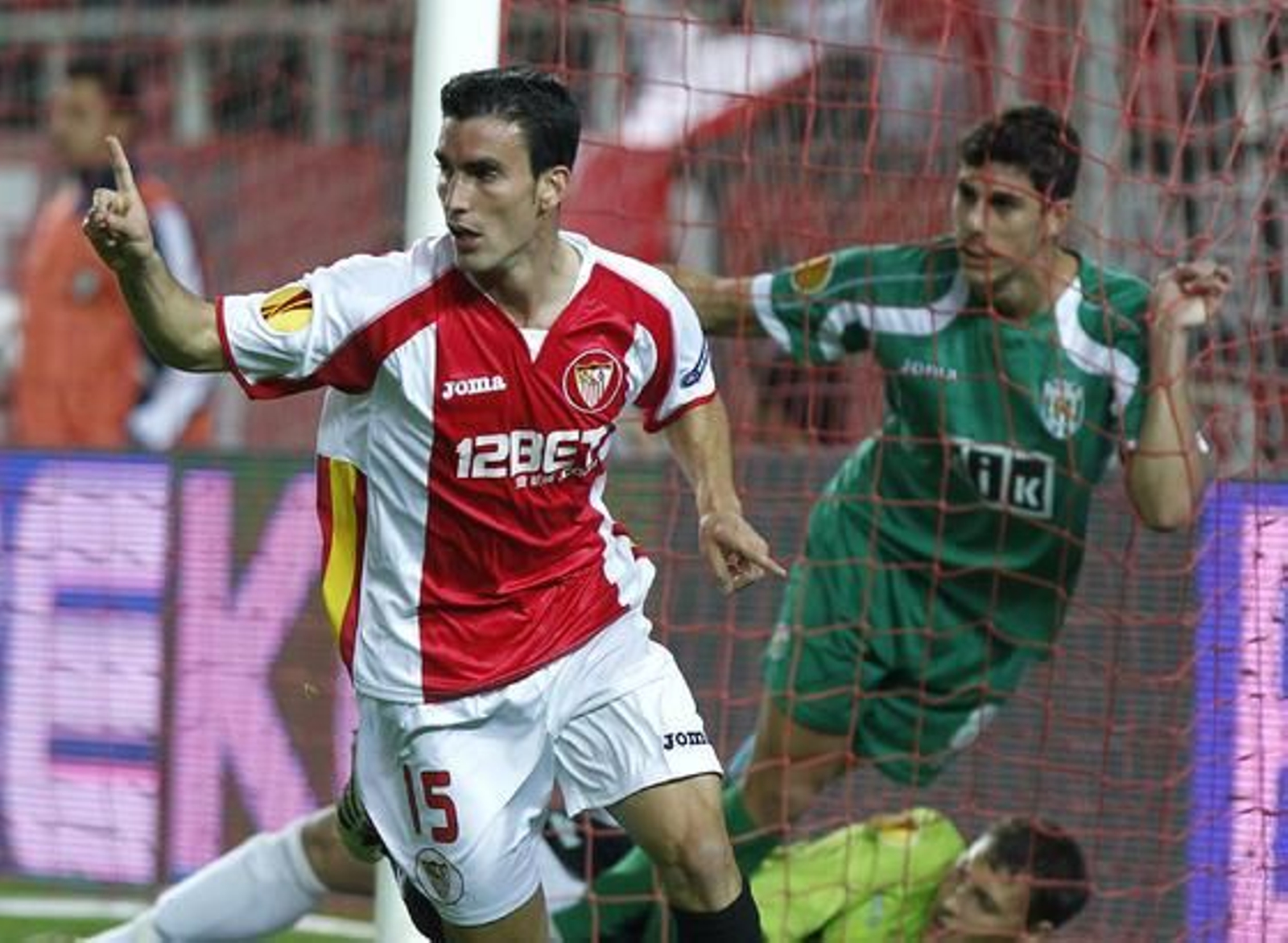 El Sevilla golea al Karpaty (4-0) en el Sánchez Pizjuán. / Antonio Pizarro